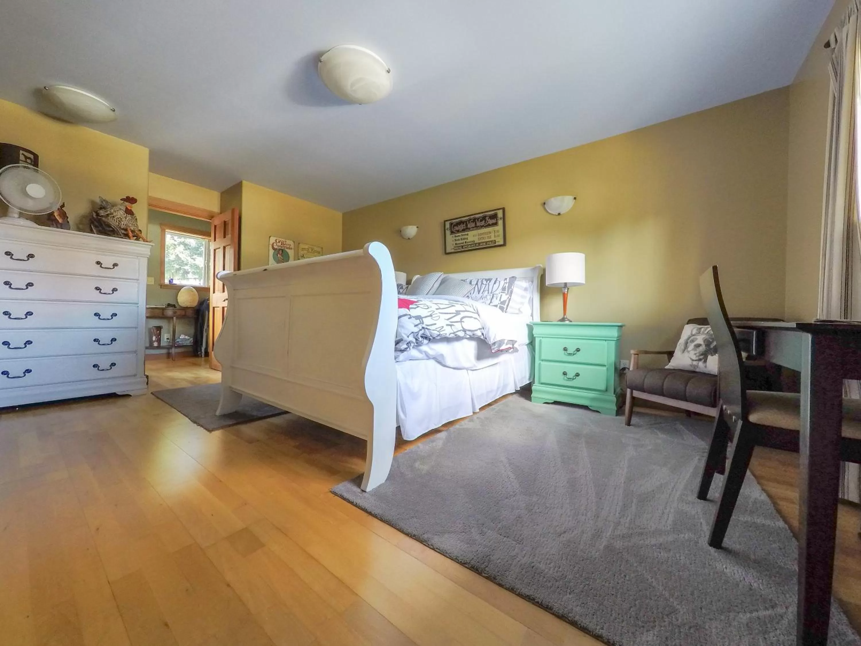 Photo of the whole room, Bed in Money Pennies Bed and Breakfast