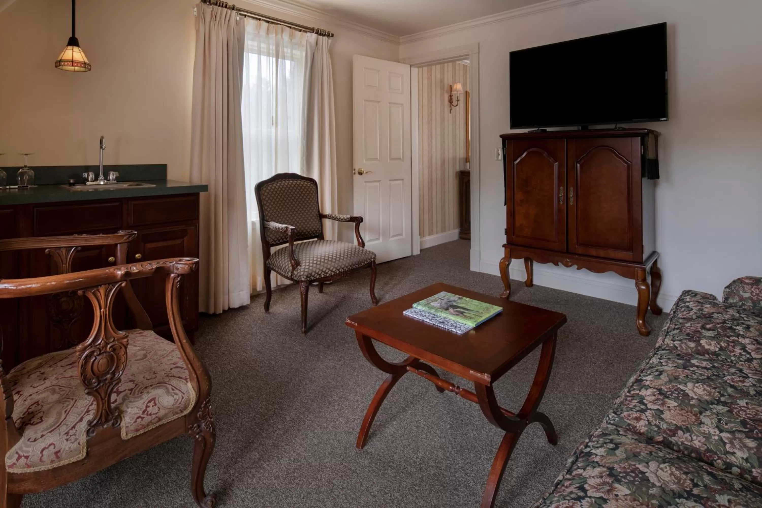 Living room in The Inn at Thorn Hill