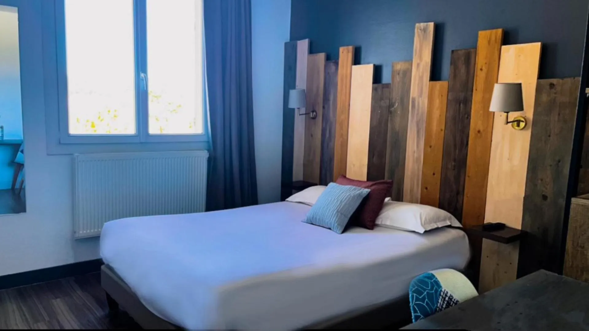 Bed in LOGIS HOTEL & RESTAURANT L'ETAPE Bouc Bel Air - Gardanne