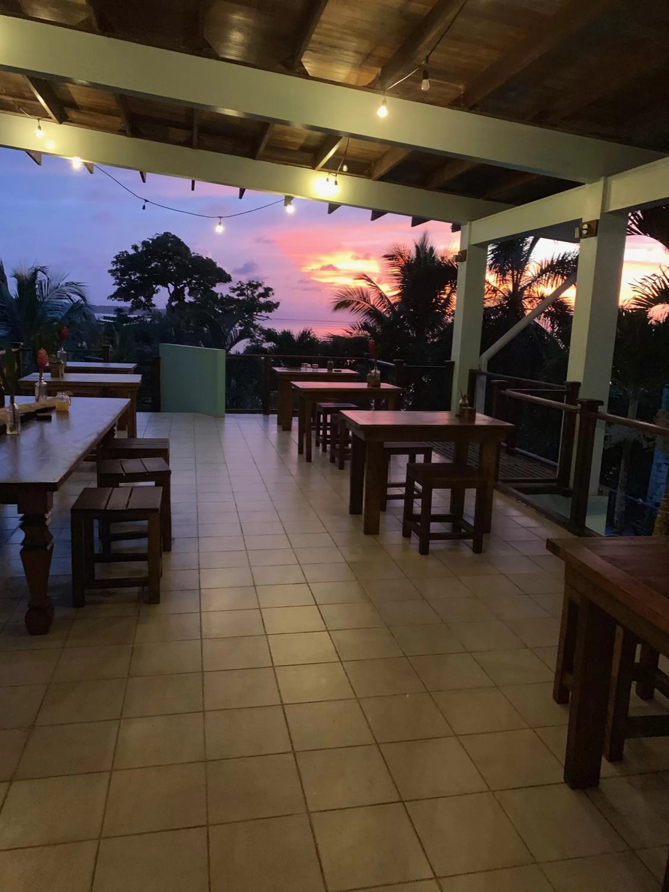 Restaurant/Places to Eat in Bird Island Bungalows