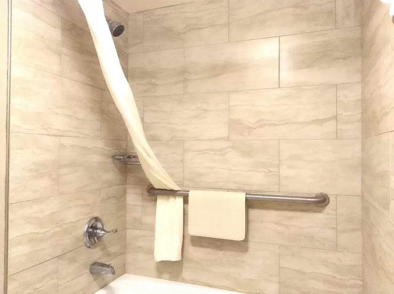 Queen Room with Roll-In Shower - Disability Access/Non-Smoking in Best Western Plus Cypress Creek Queen Room with Roll-In Shower - Disability Access/Non-Smoking in Best Western Plus Cypress Creek