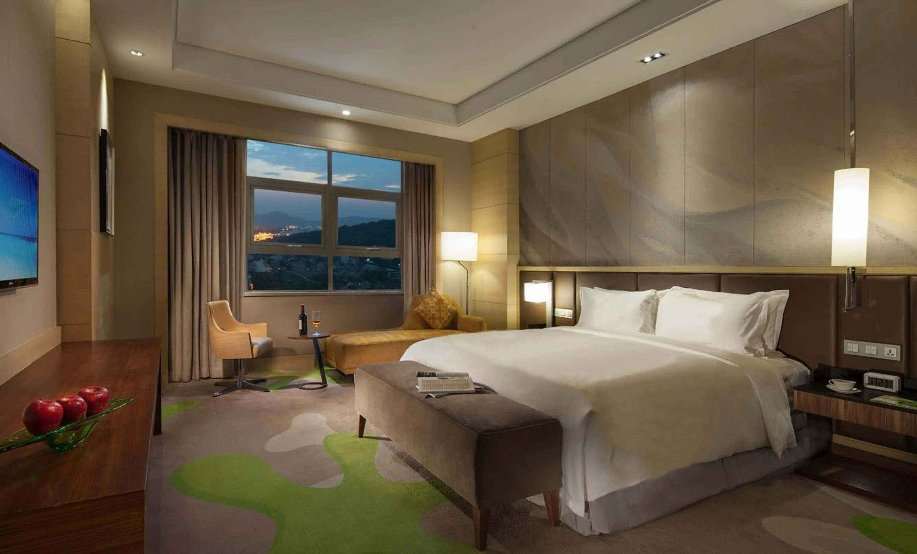 Photo of the whole room, Bed in Hai Tian Expo Hotel