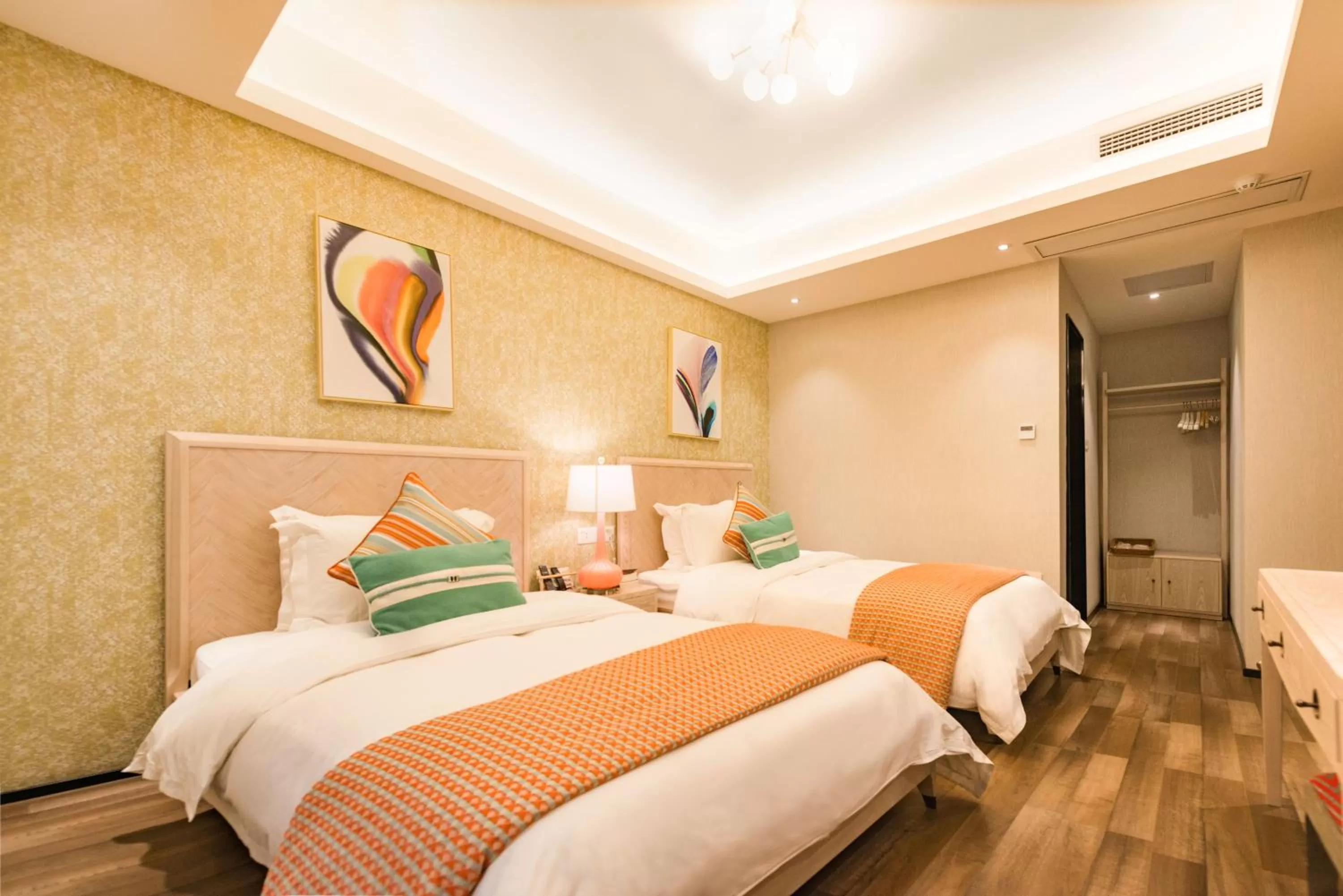 Photo of the whole room, Bed in Li River Resort Villa Hotel