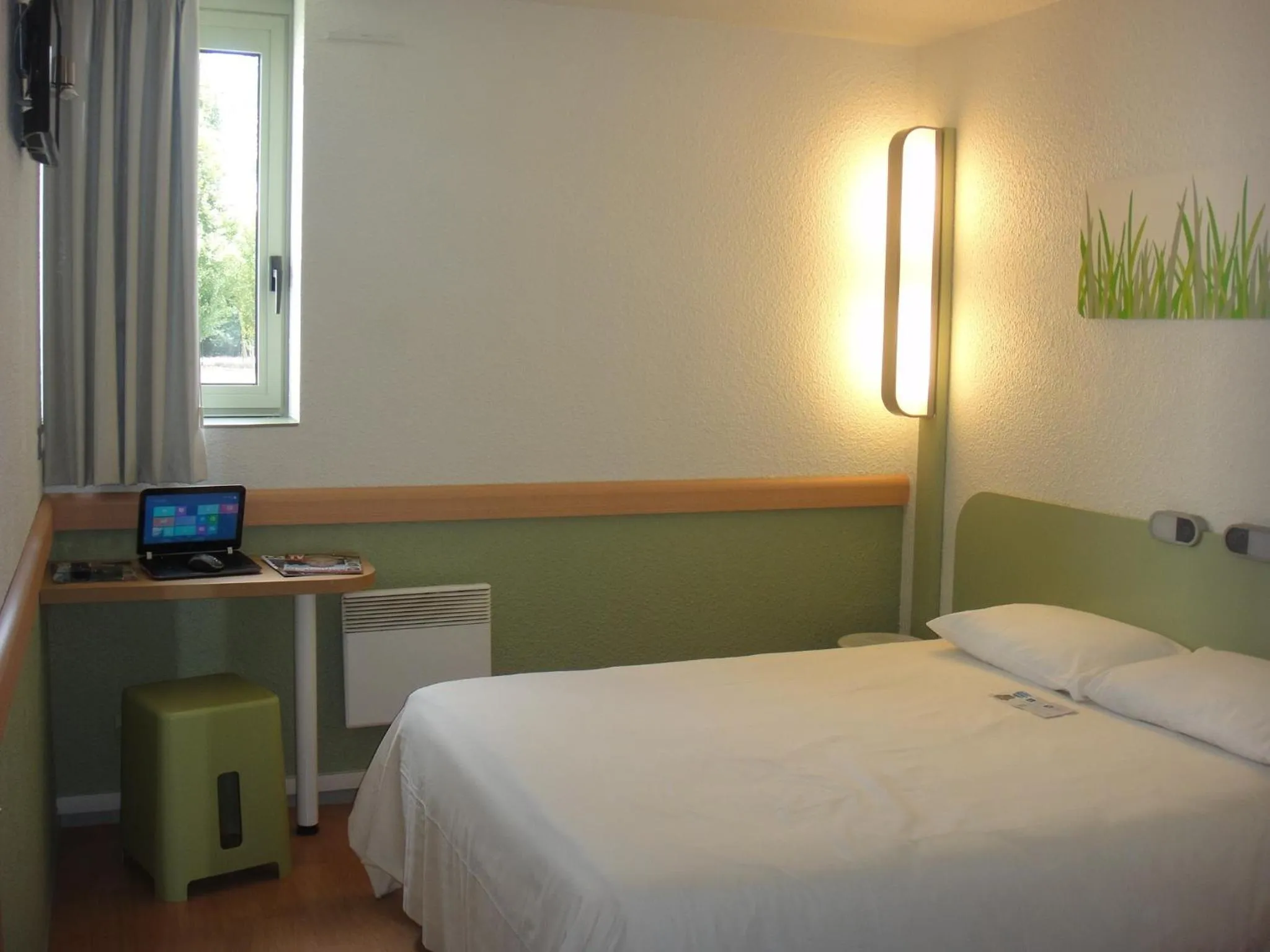 Photo of the whole room, Bed in ibis budget Châtellerault Nord