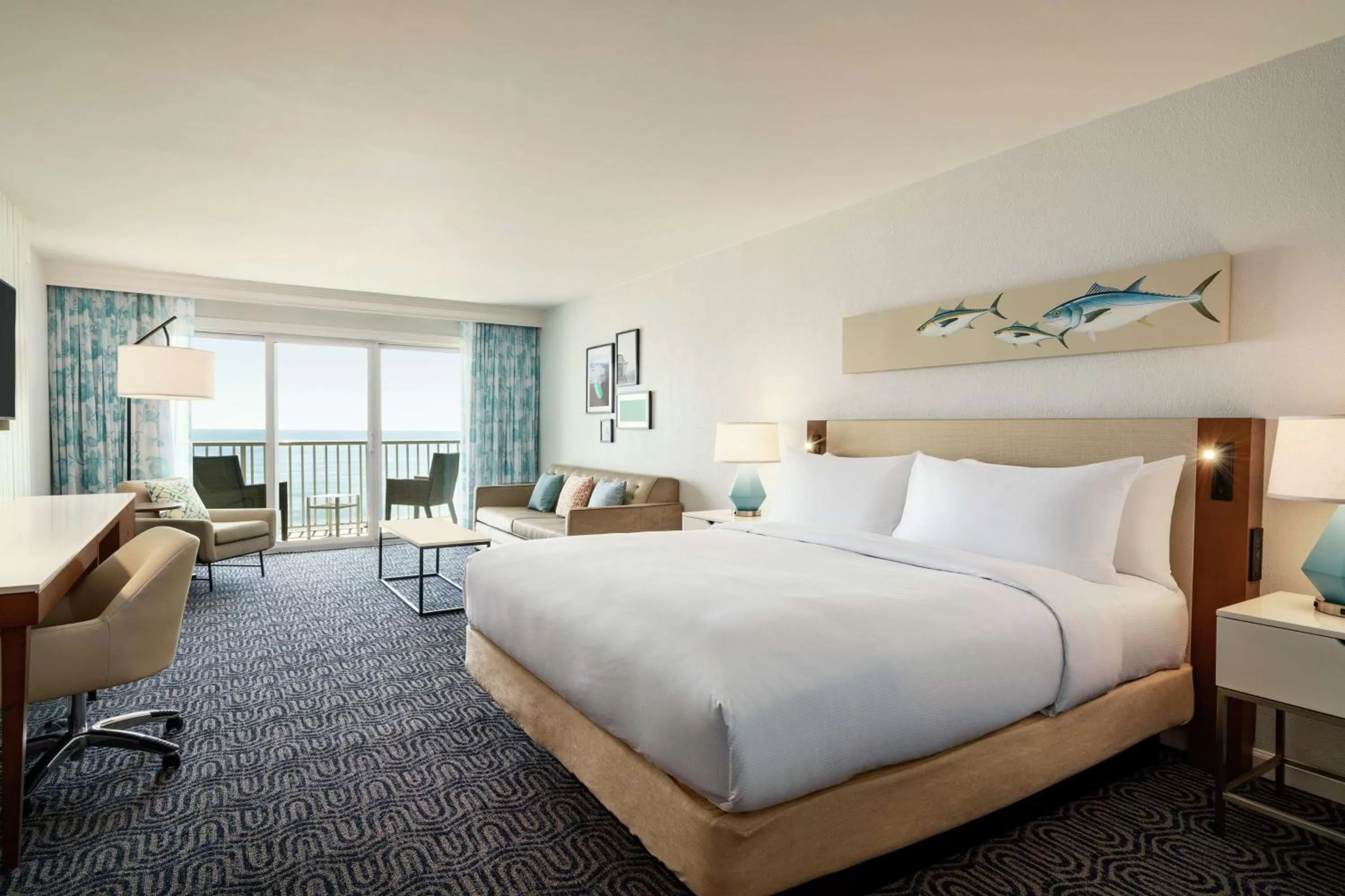 Bedroom, Bed in DoubleTree by Hilton Ocean City Oceanfront