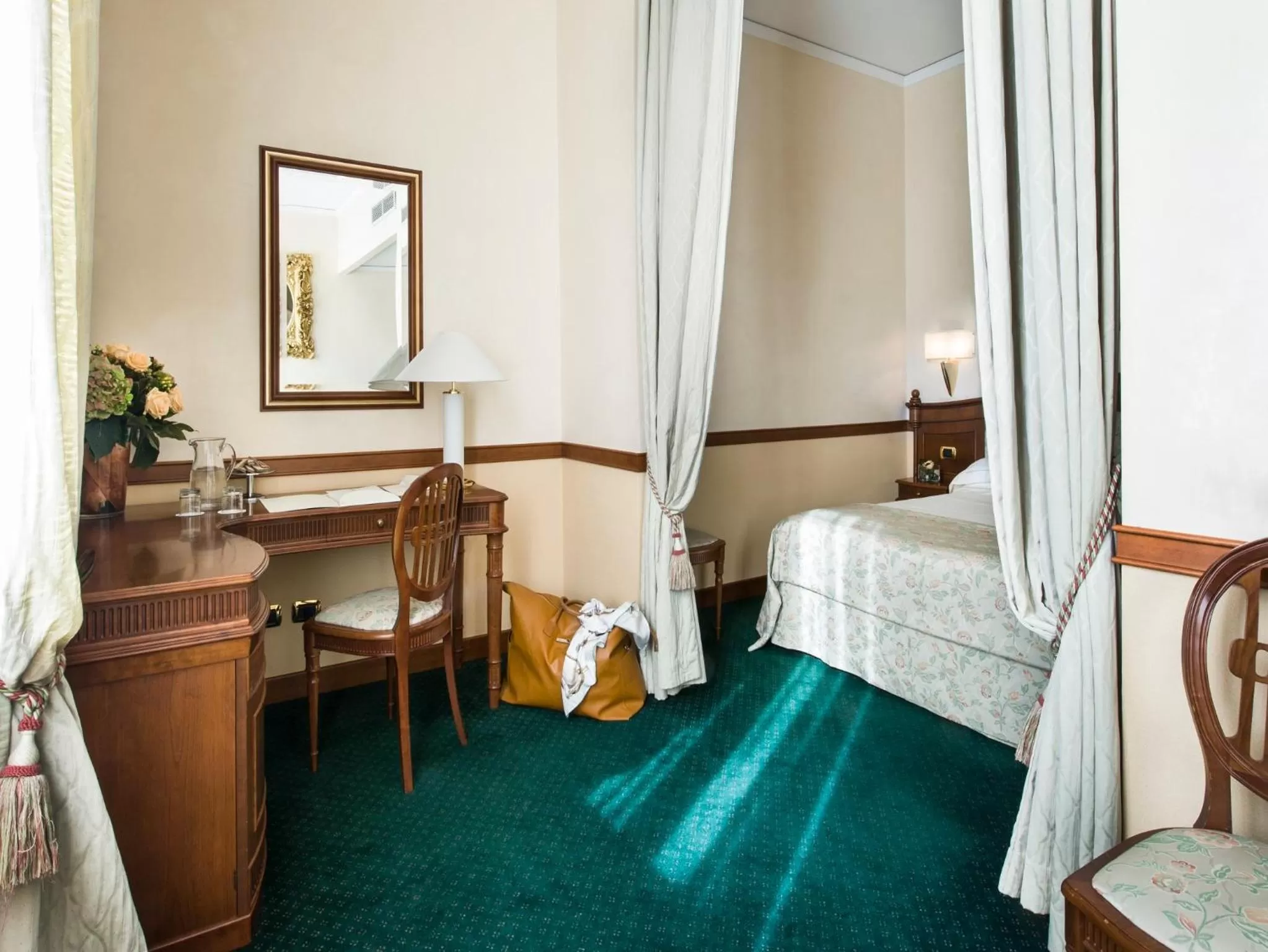 Bedroom, Bed in Hotel degli Orafi