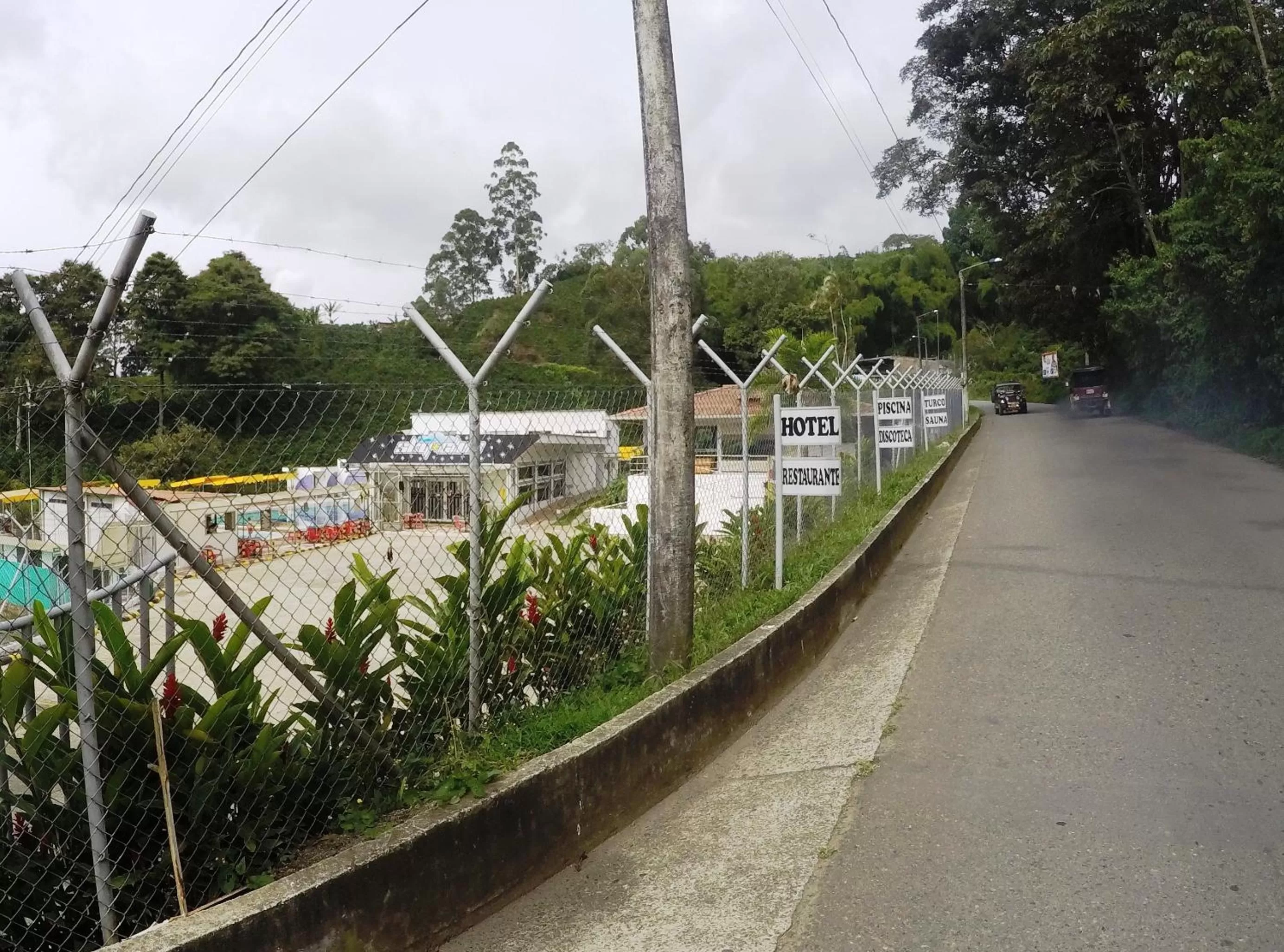 Restaurant/places to eat in Sky Club Eco Hotel