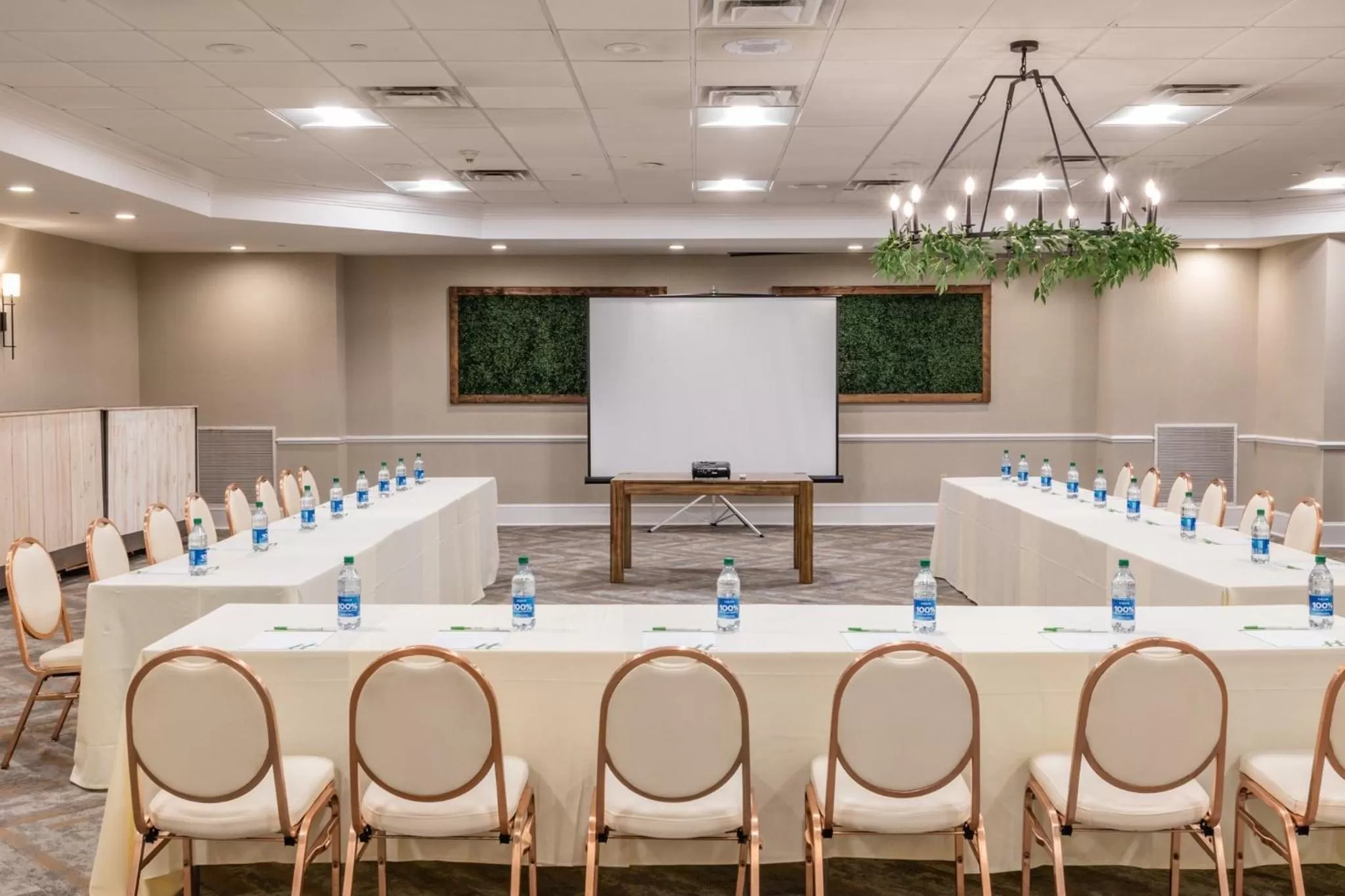 Meeting/conference room in Holiday Inn Manahawkin/Long Beach Island by IHG