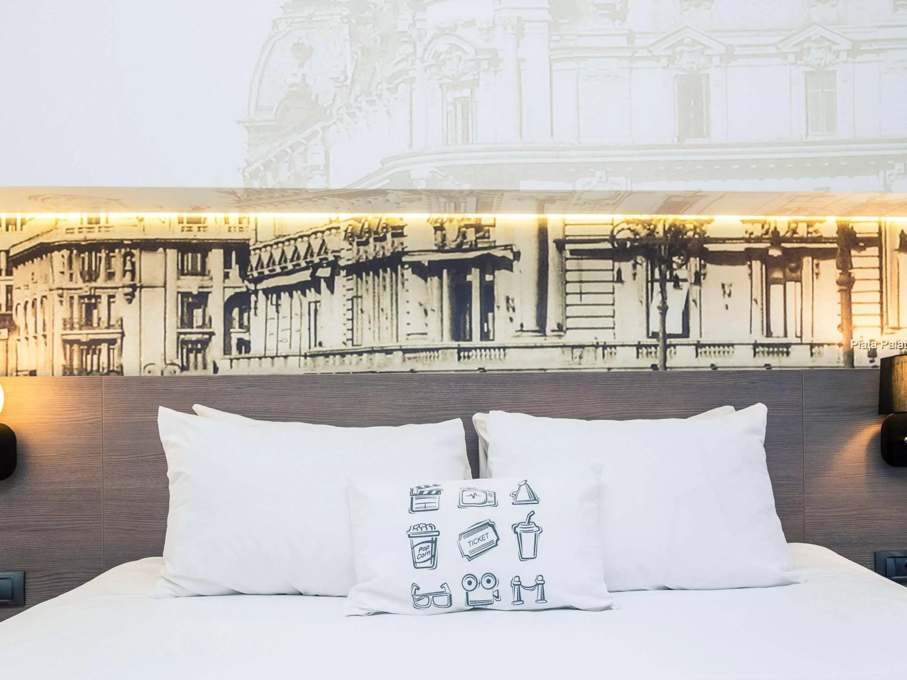 Photo of the whole room, Bed in Mercure Bucharest City Center