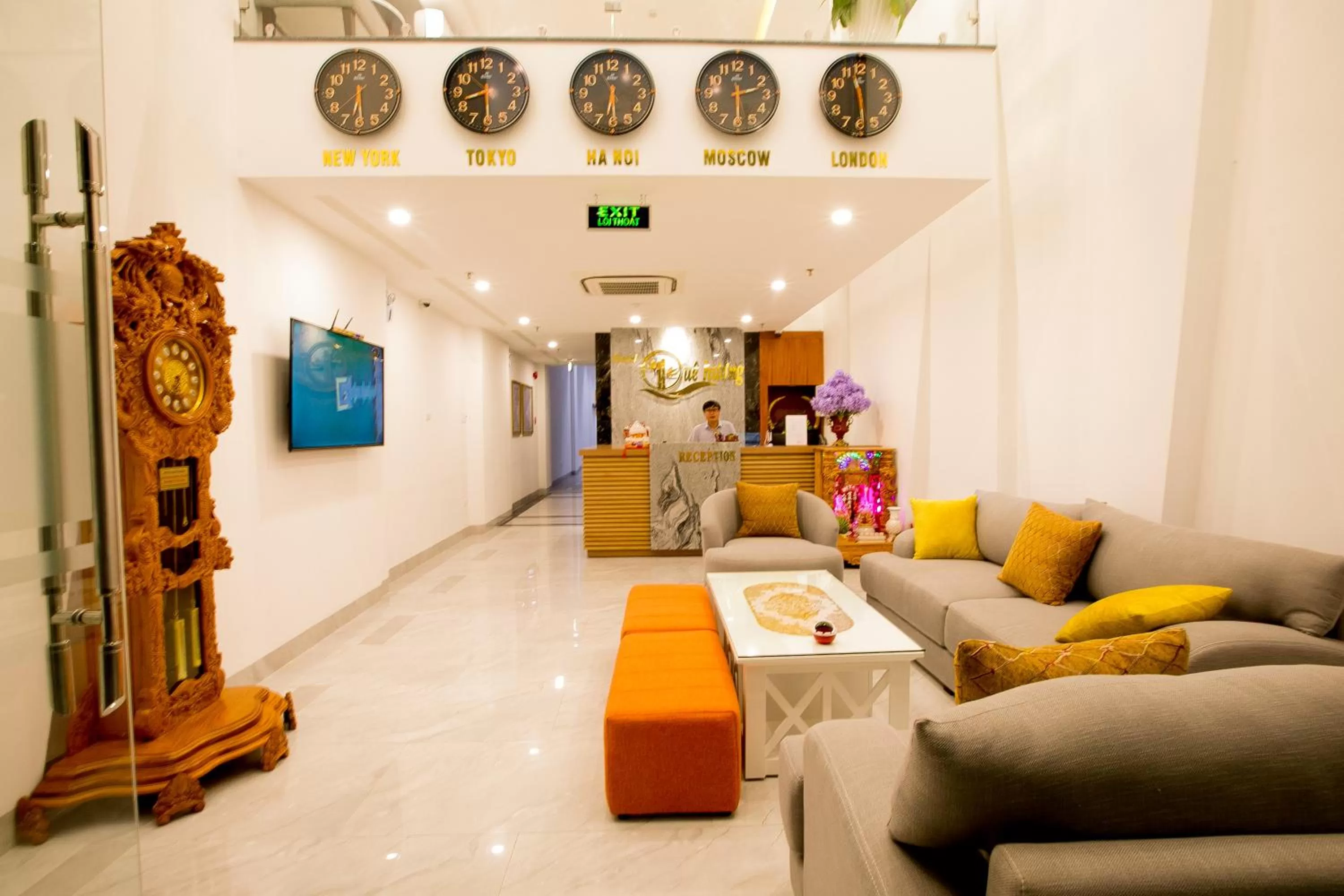 Living room in QUE HUONG HOTEL