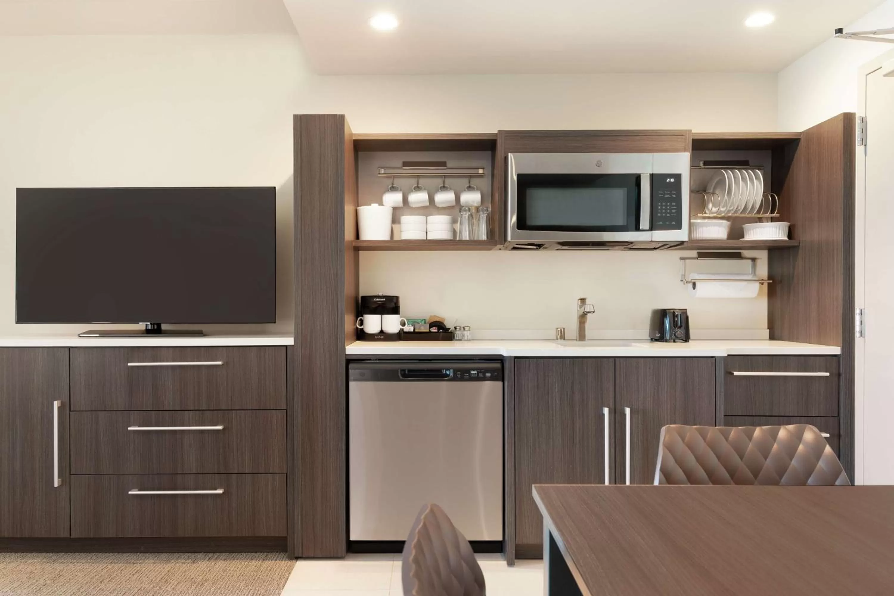 Kitchen or kitchenette in Home2 Suites By Hilton Woodland Hills Los Angeles