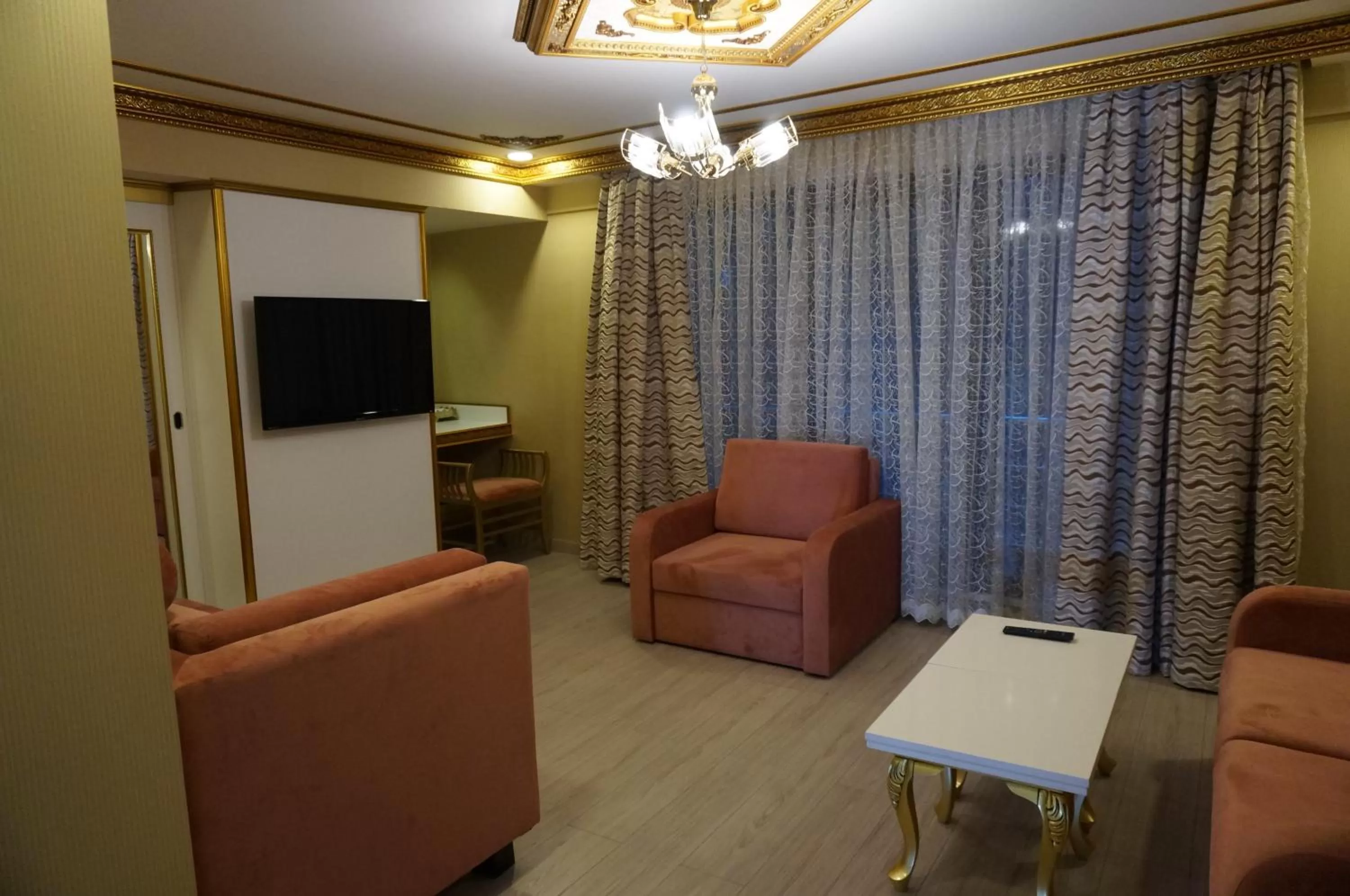 Communal lounge/ TV room in Phosphorion