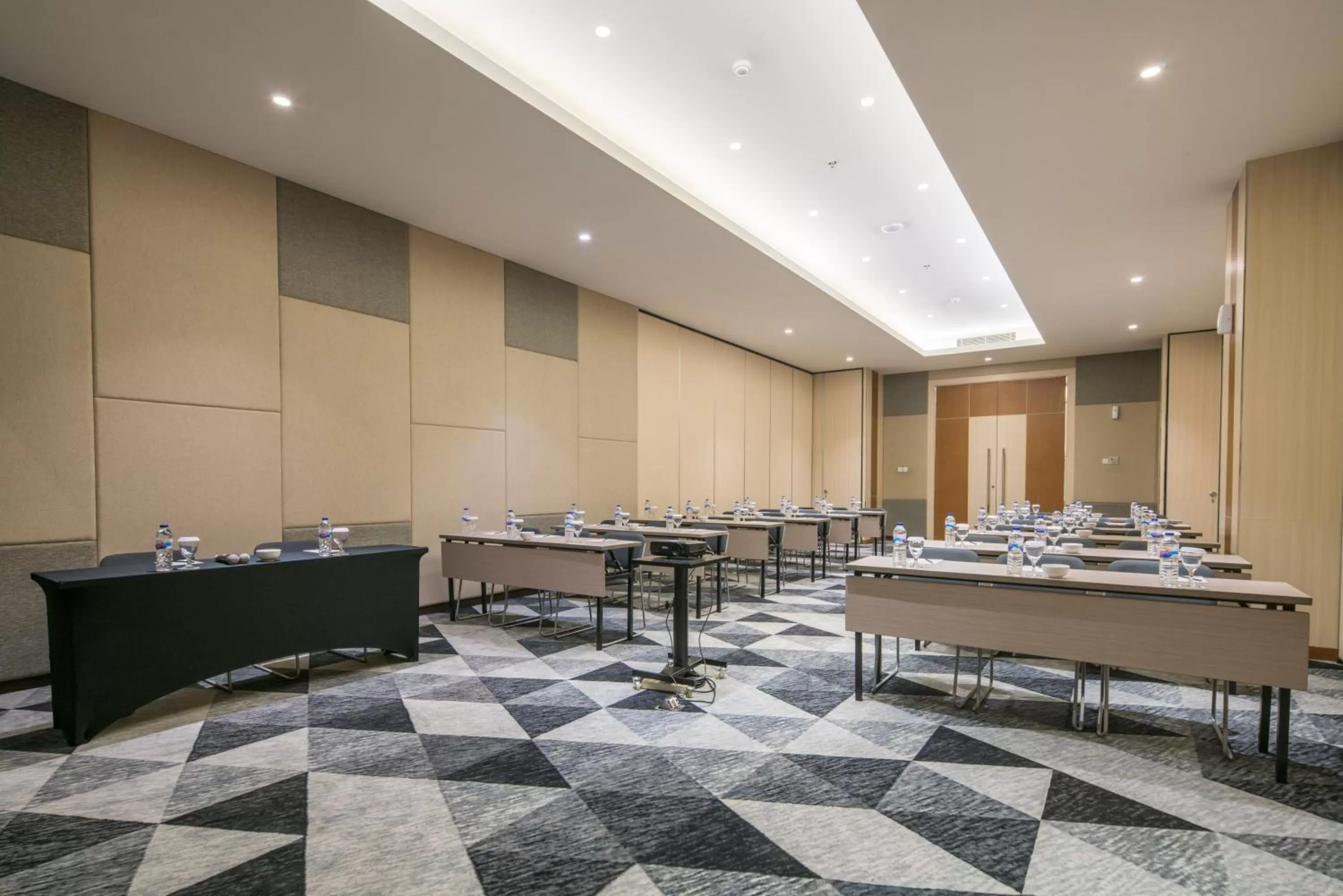 Banquet/Function facilities in Luminor Hotel Jemursari By WH with The Best Breakfast in Town and Located Near Surabaya Industrial Estate Rungkut SIER