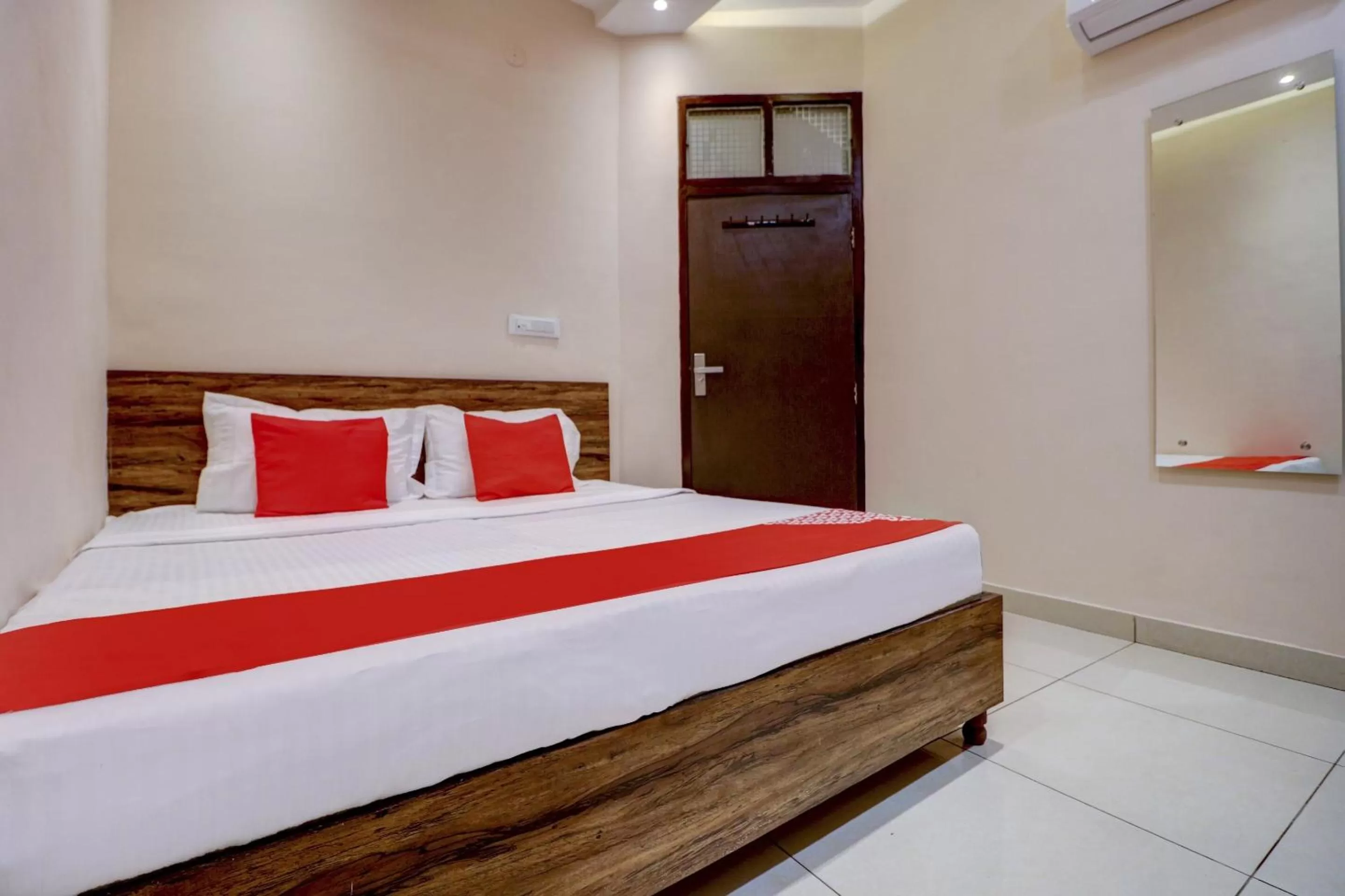 Bedroom, Bed in OYO Flagship 77562 Hotel Kabir