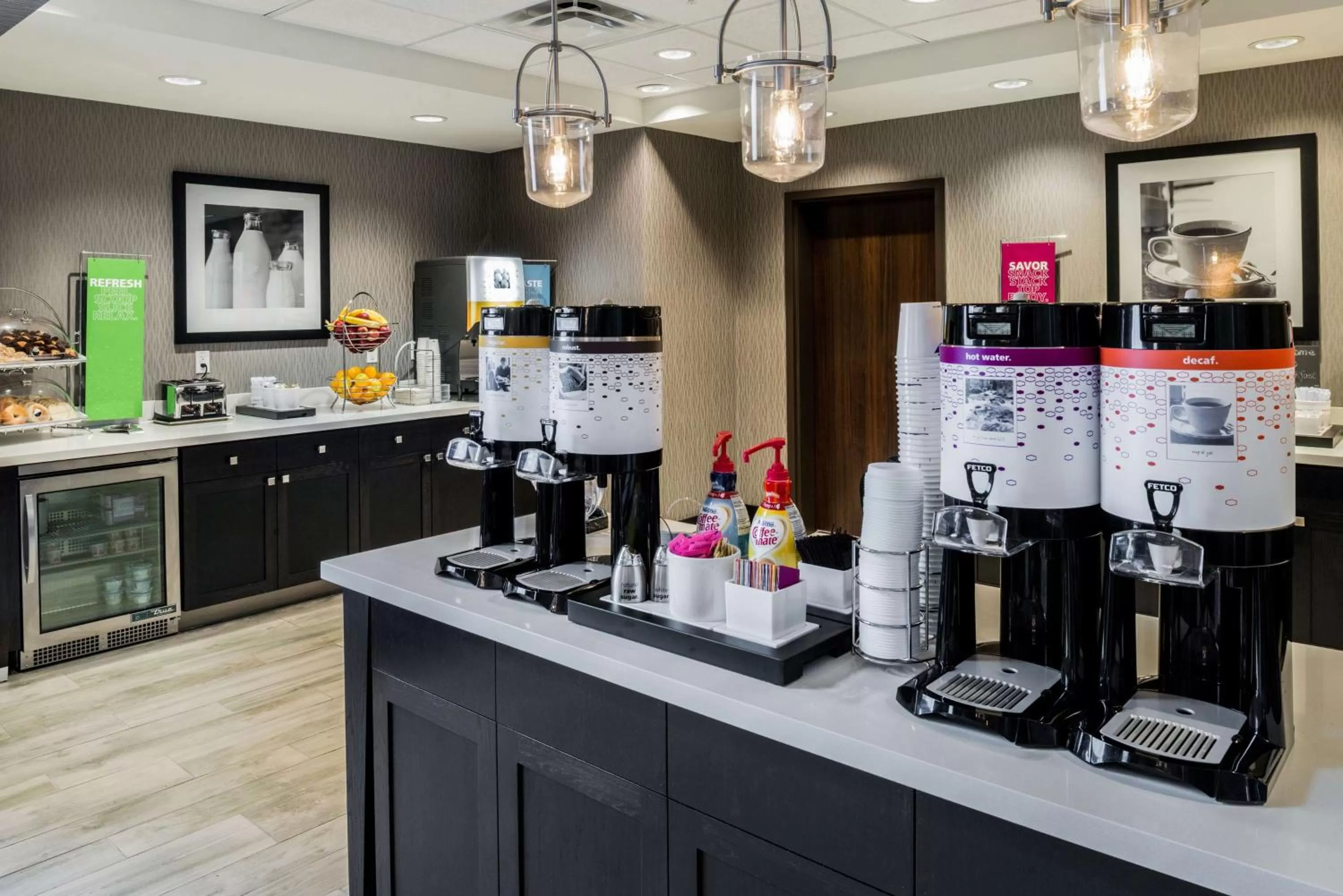 Breakfast in Hampton Inn & Suites Wixom/Novi/Detroit, Mi