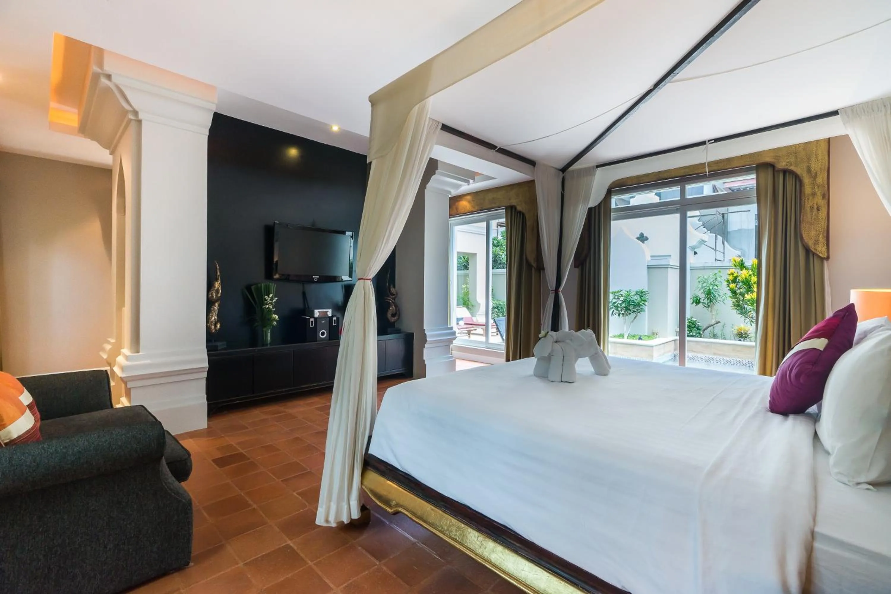 Pool view, Bed in Dor-Shada Resort By The Sea