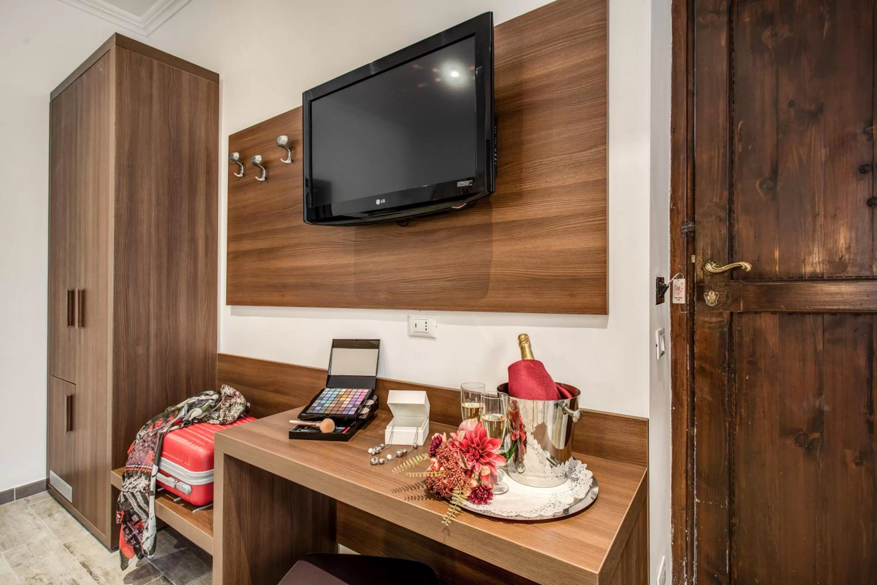 Decorative detail in Rome Garden Hotel