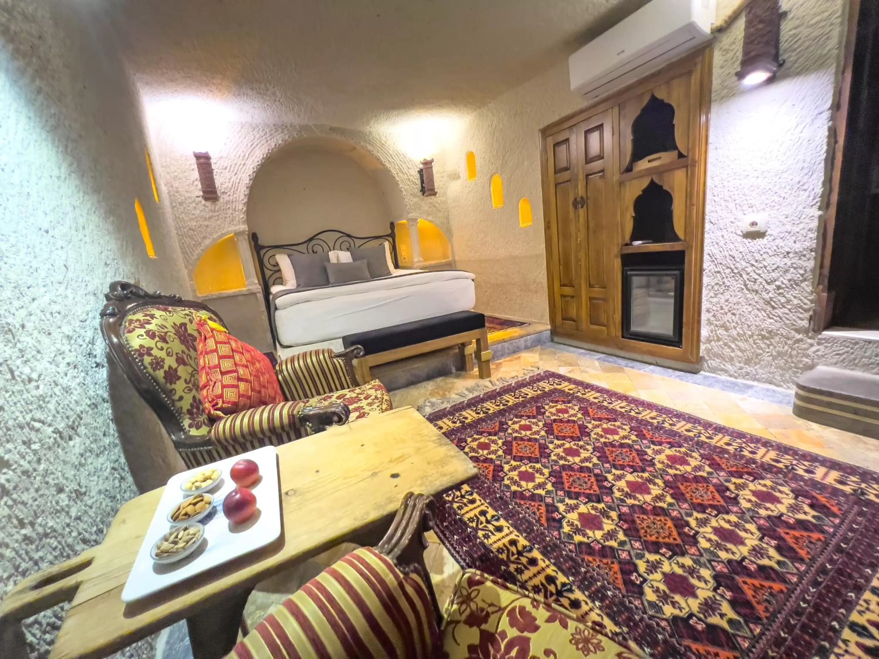 View (from property/room), Bed in Local Cave House