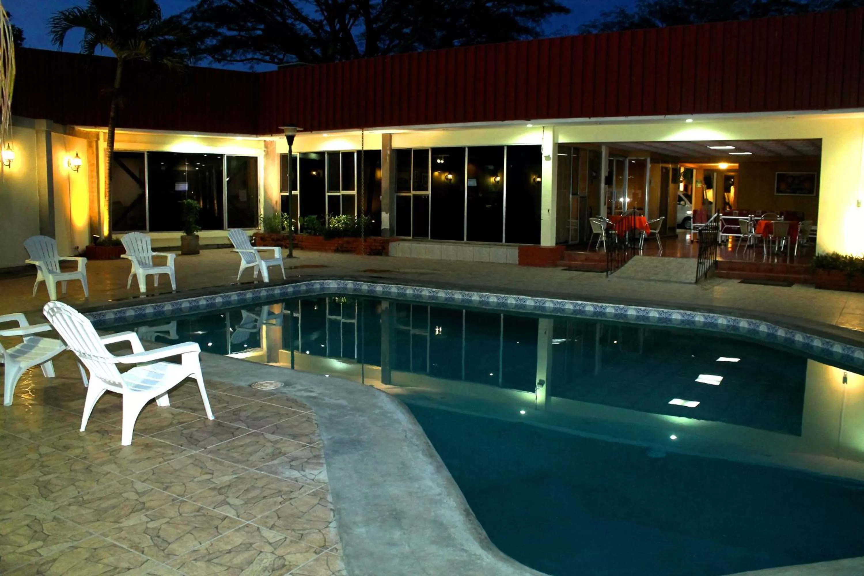 Swimming pool, Property Building in Hotel Estrella