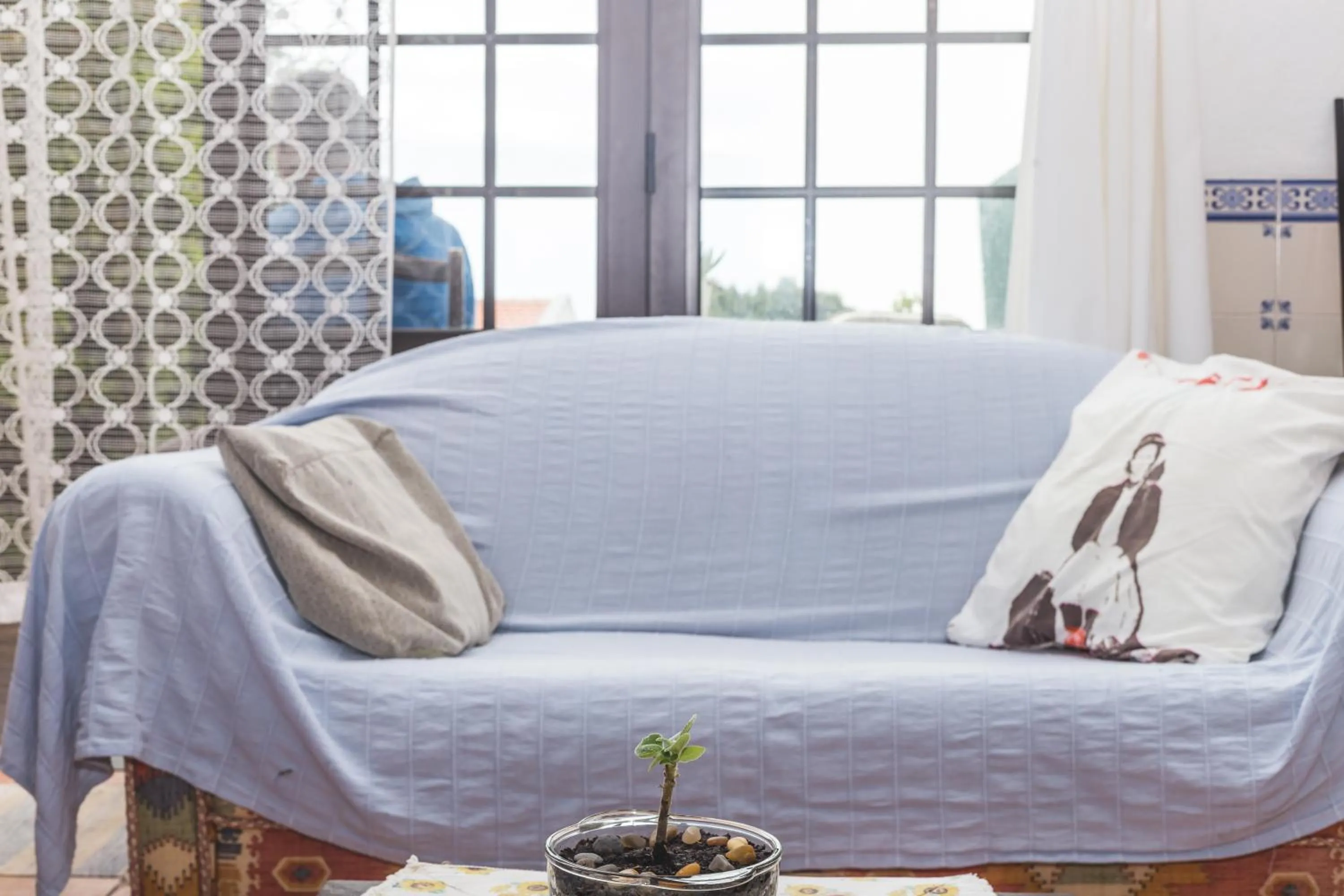 Communal lounge/ TV room in Ericeira Chill Hill Hostel & Private Rooms - Peach Garden