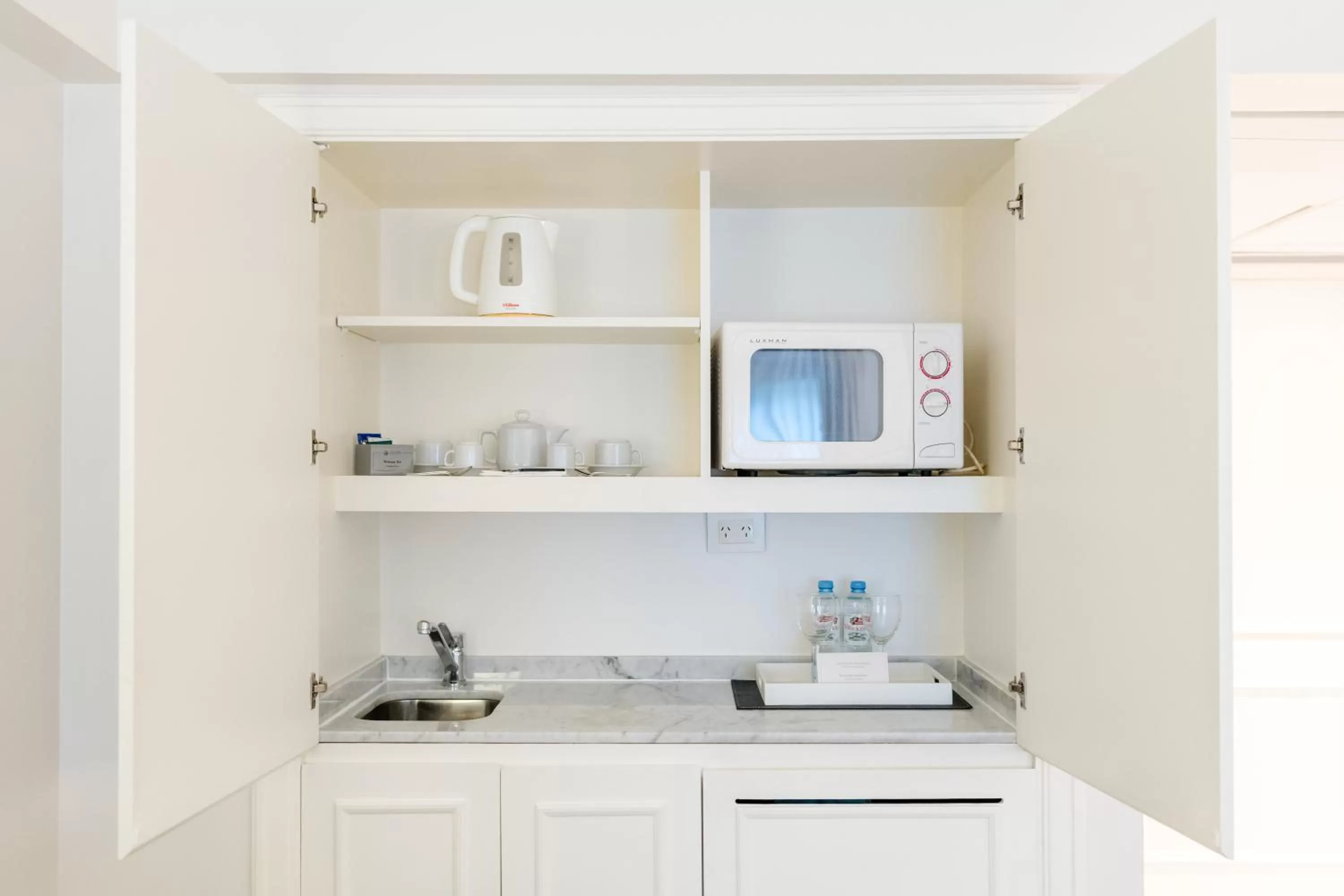Kitchen or kitchenette in Loi Suites Recoleta Hotel