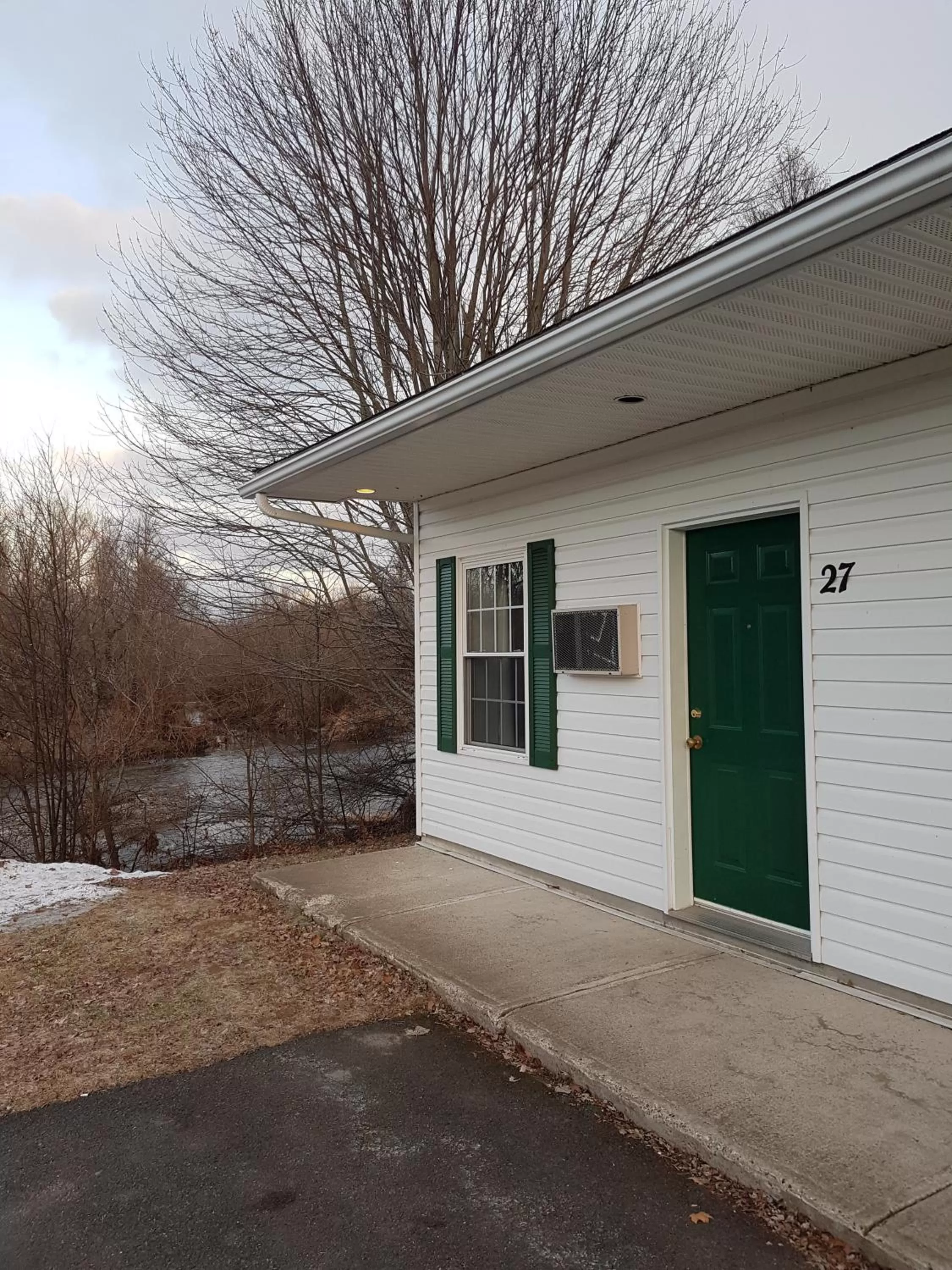 Covered Bridge Inn & Suites