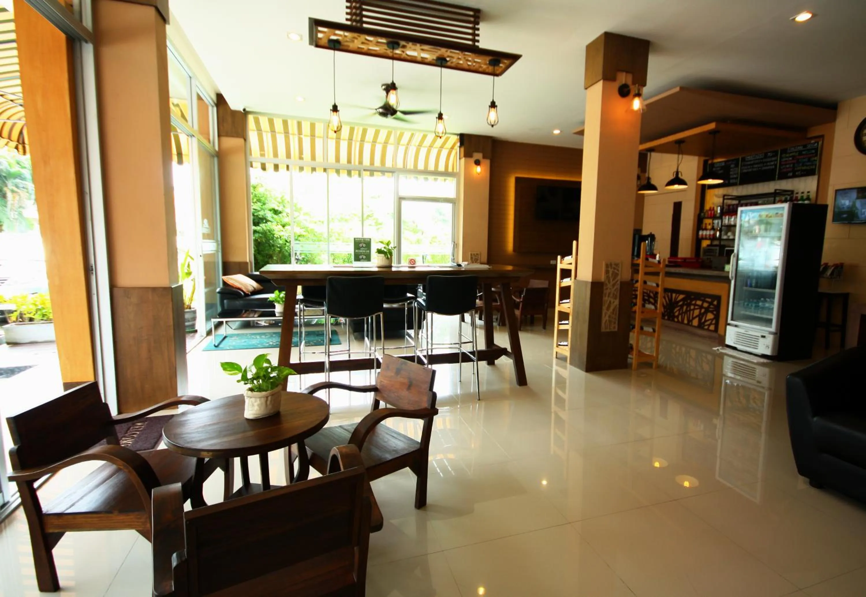 Restaurant/places to eat in Breezotel - SHA Certified