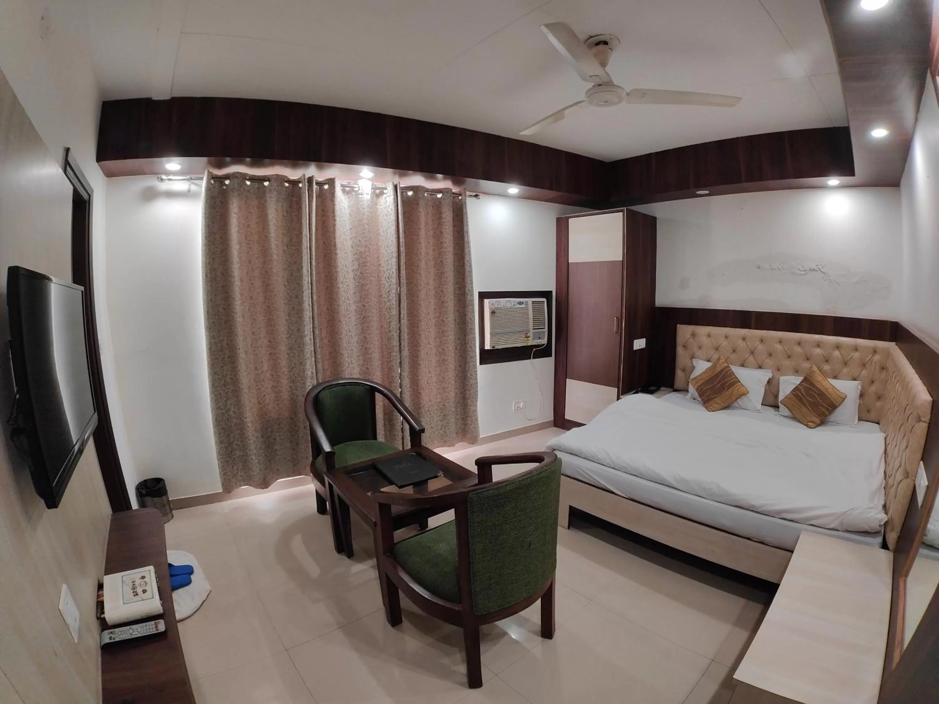 Bedroom, Bed in Hotel Pride