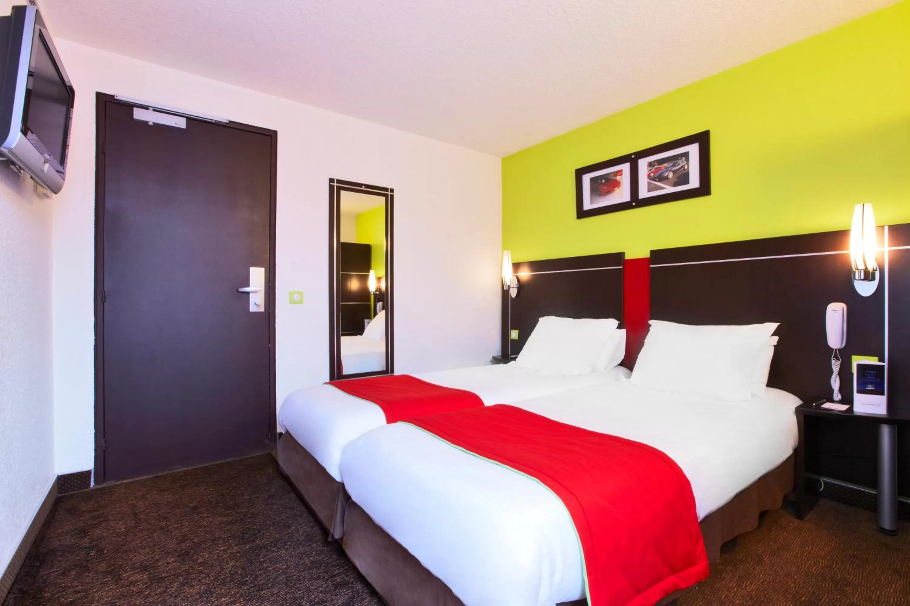 Photo of the whole room in Enzo Hotels Reims Tinqueux by Kyriad Direct