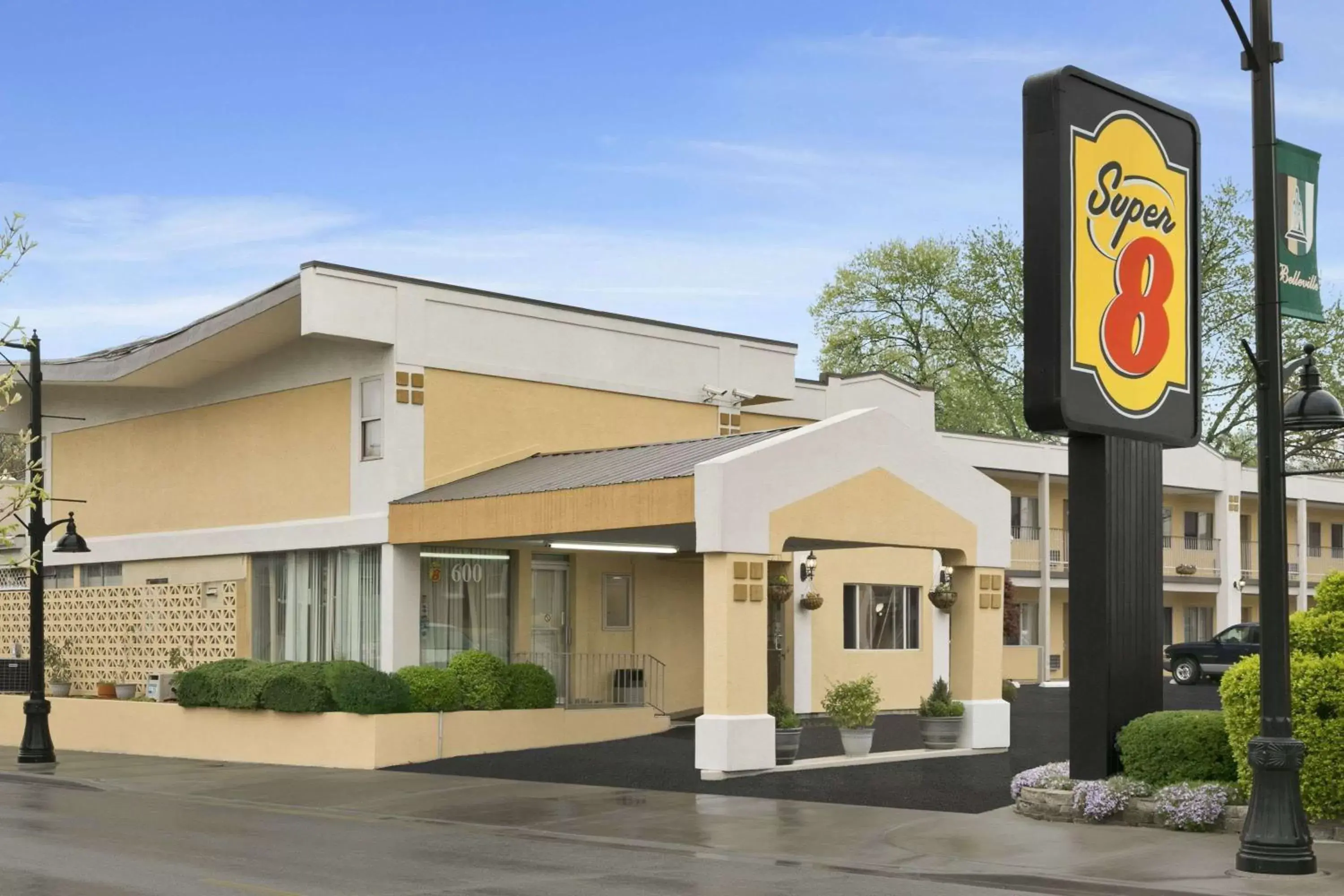 Super 8 by Wyndham Belleville St. Louis Area Super 8 by Wyndham Belleville St. Louis Area