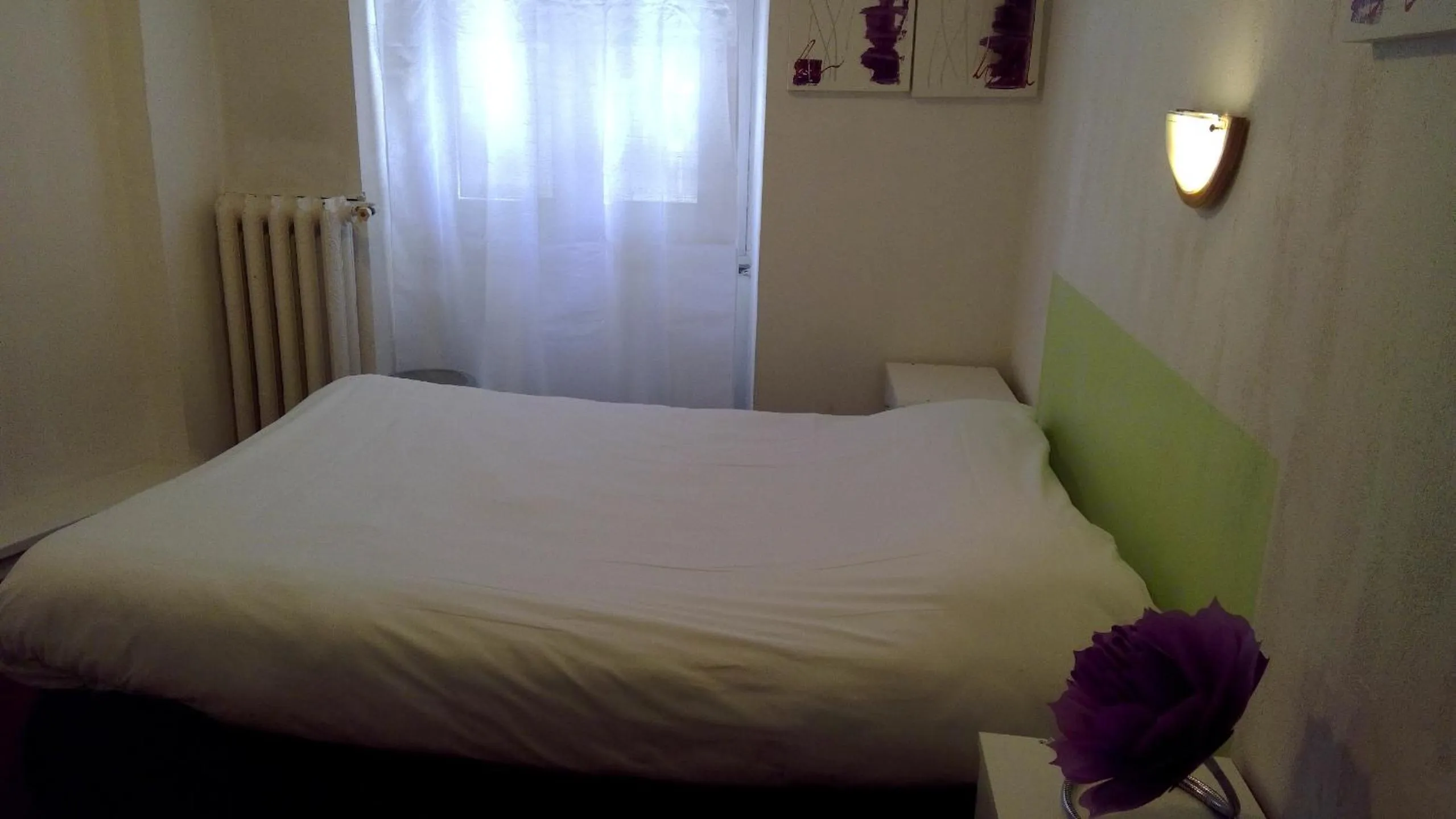 Bed in Hôtel Central