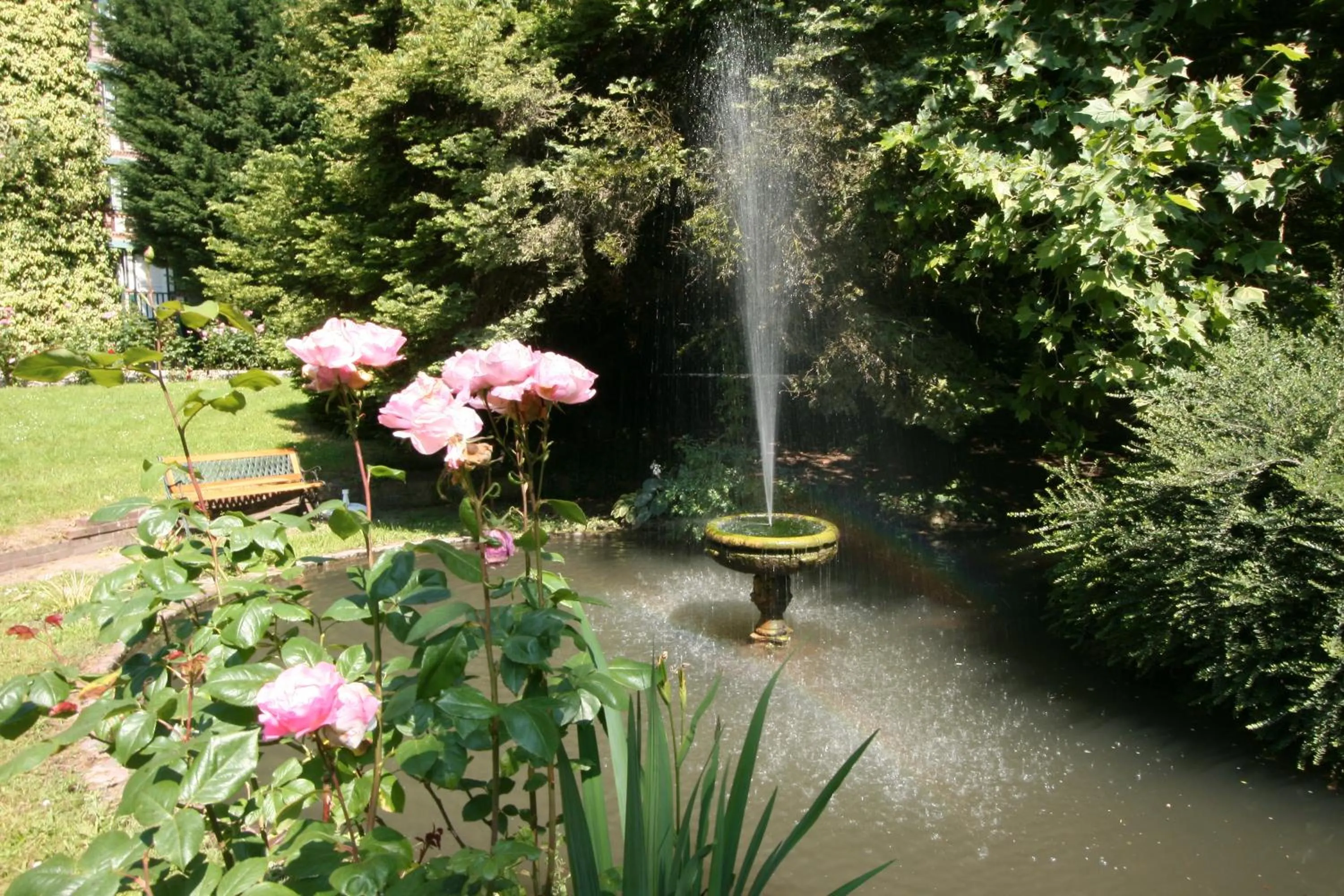 Garden in Belle Isle Sur Risle - Chateau Hotel & Spa