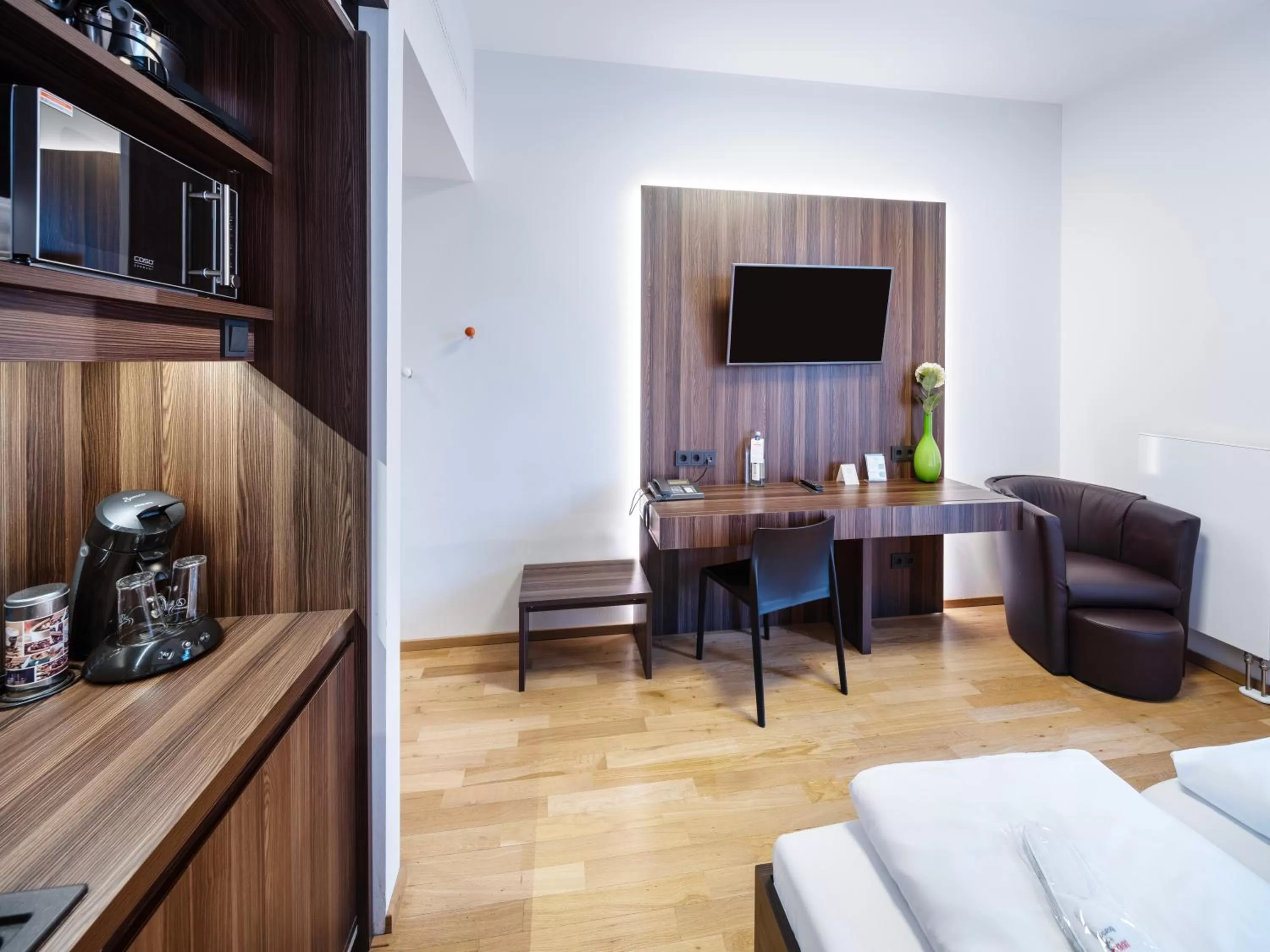 TV and multimedia in sevenDays Hotel BoardingHouse