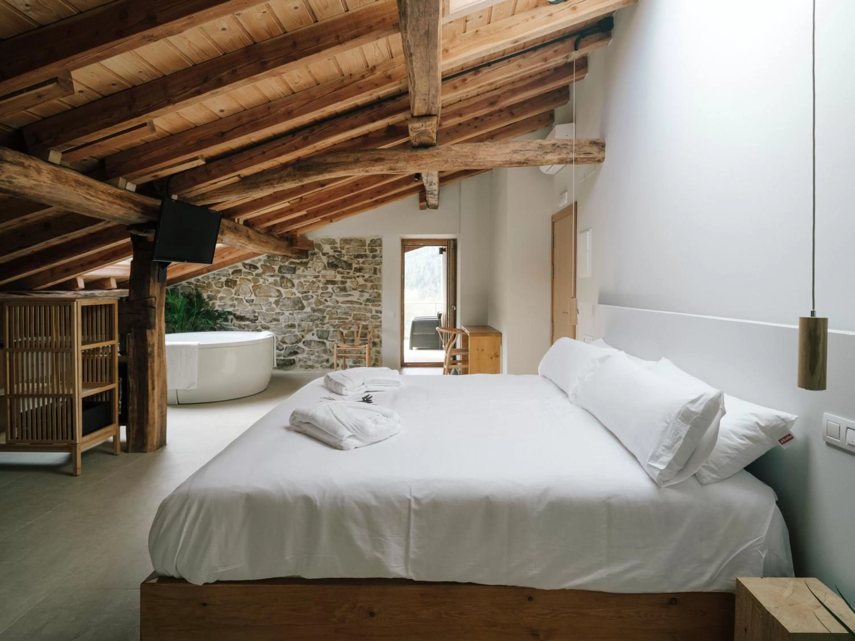 Bed in Hotel Nafarrola - Gastronomy & Wine