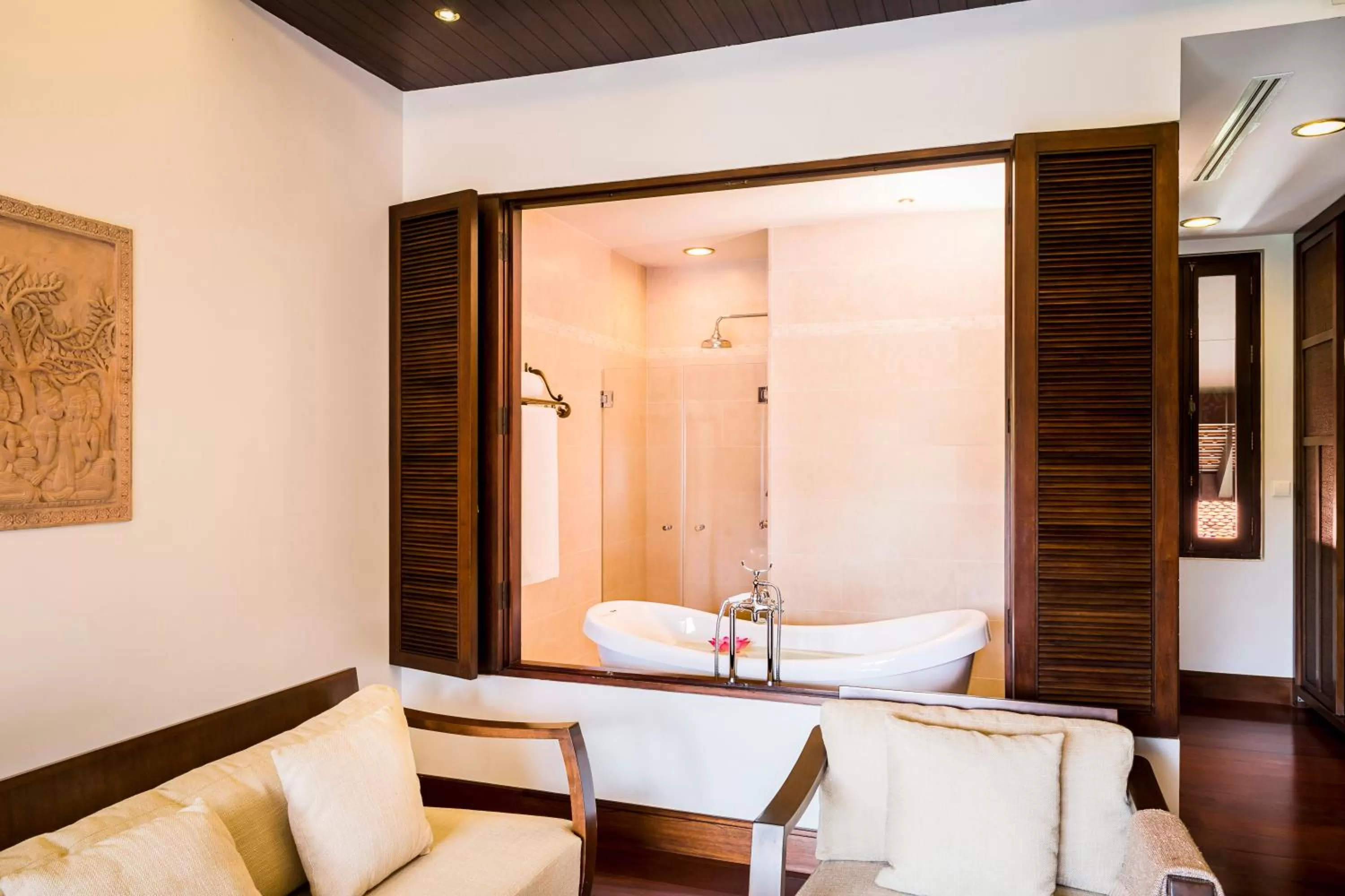 Shower in Anantara Angkor Resort