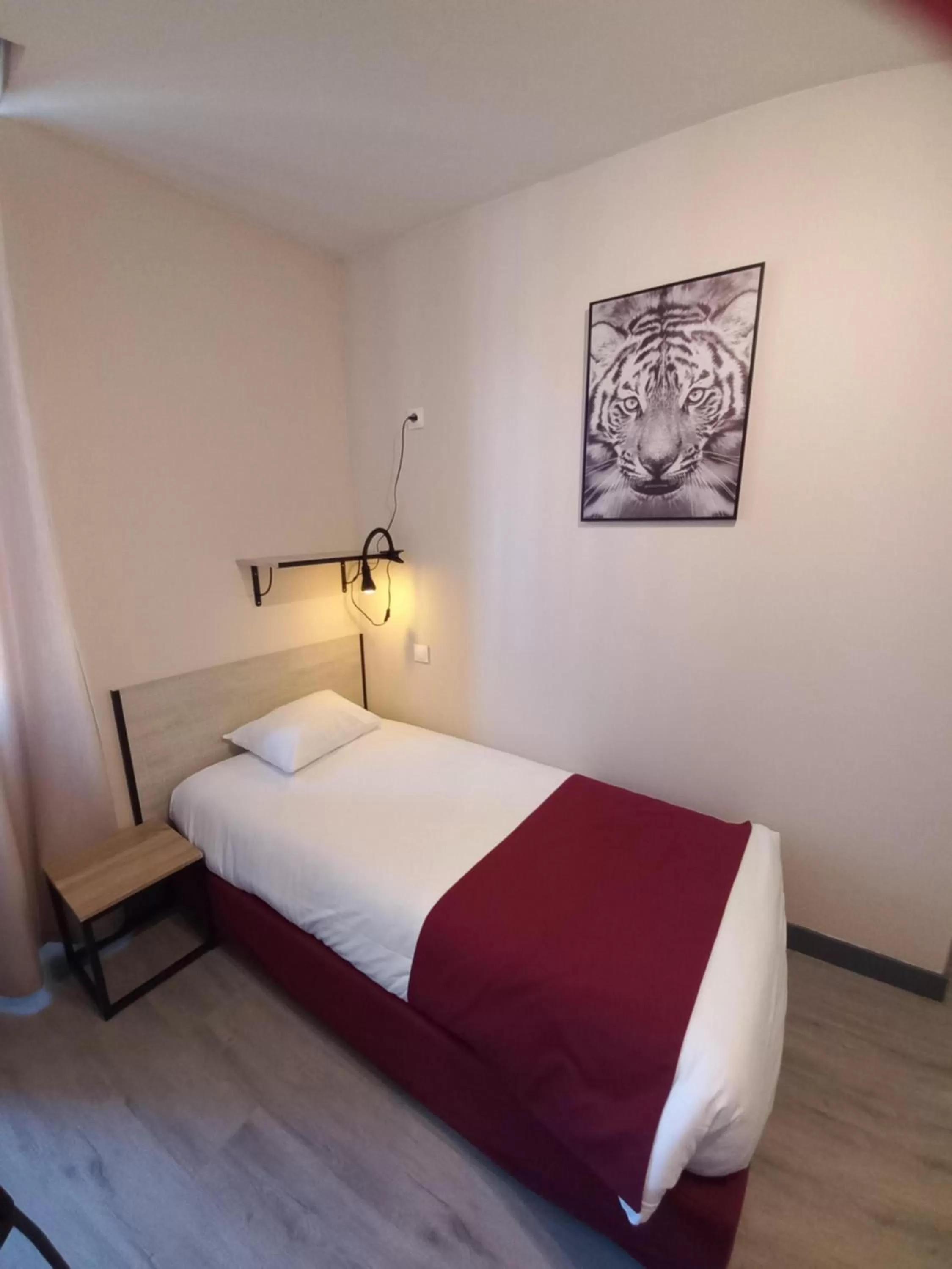 Bedroom, Bed in Logis Hôtel La Résidence, Cognac Centre