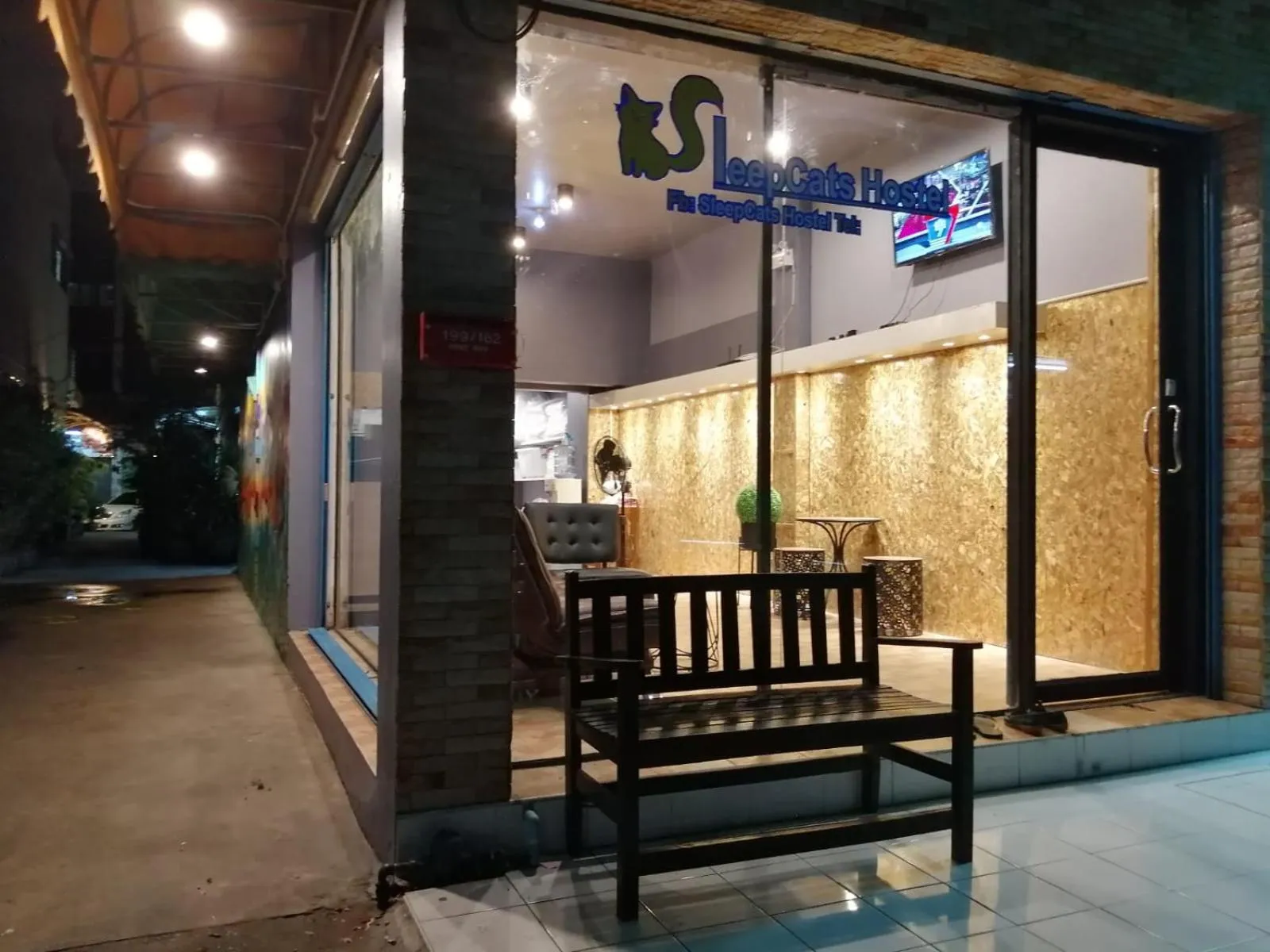 Facade/entrance in SleepCats Hostel