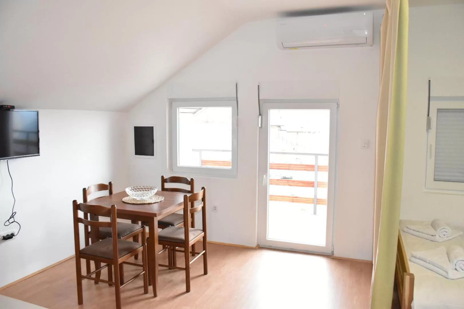 OSTROG Aparthotel KOLIBA-VLASTNIŠTVO MANASTIRA OSTROG