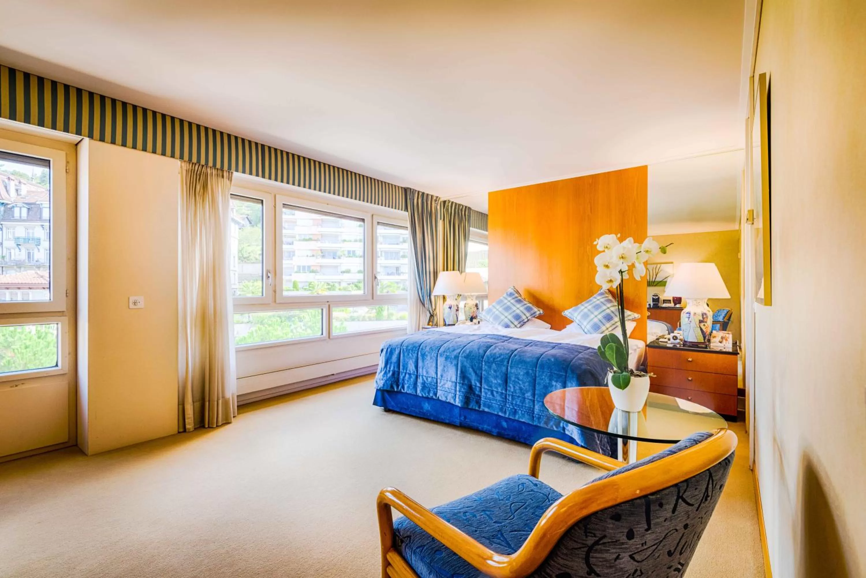 Photo of the whole room, Bed in Royal Plaza Montreux