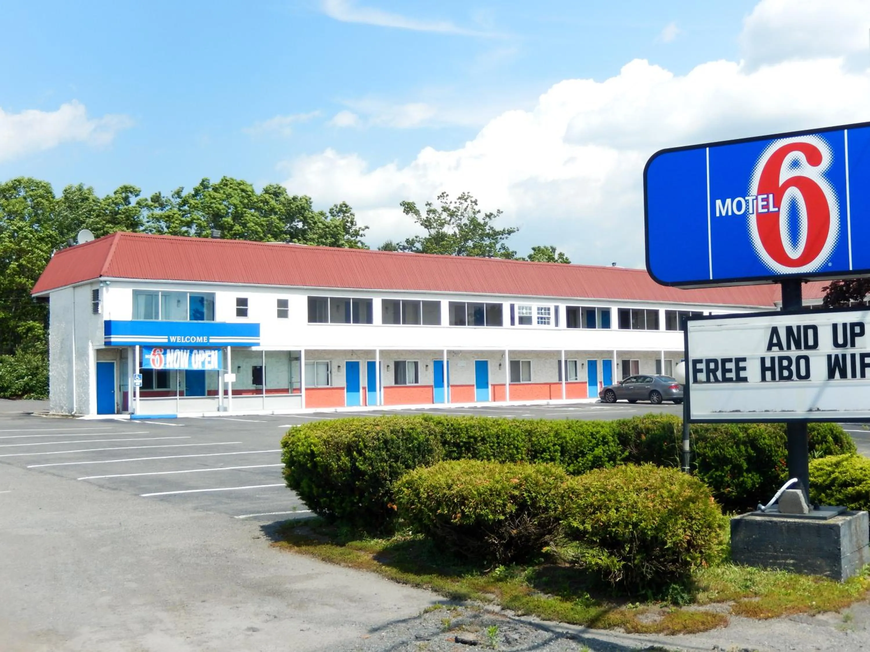 Facade/entrance in Motel 6-Frackville, PA