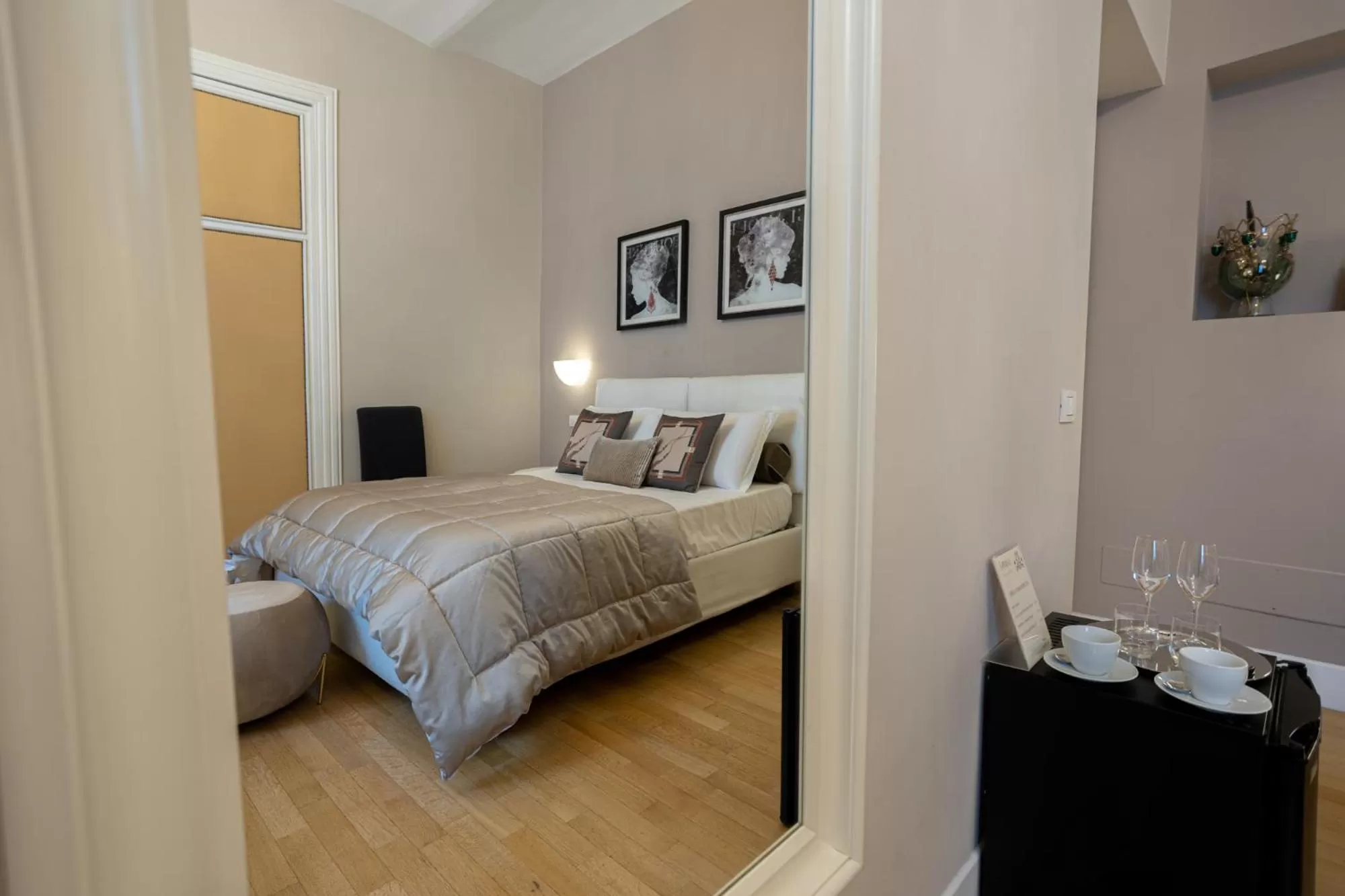 Bedroom, Bed in Cardilli Luxury Rooms