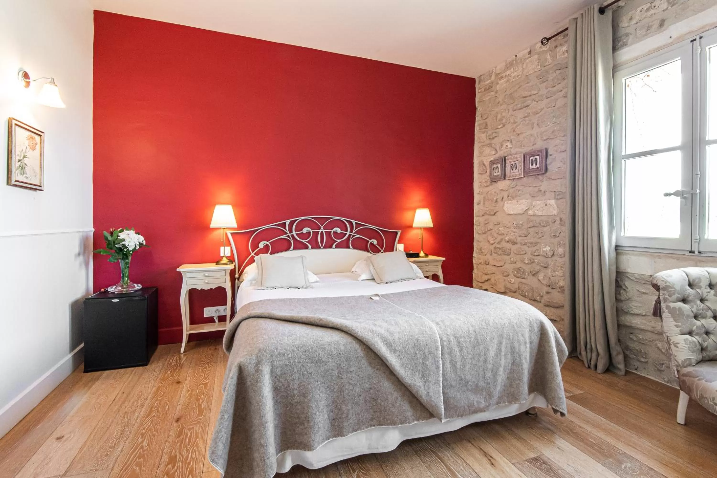 Property building, Bed in Hôtel Mas Valentine