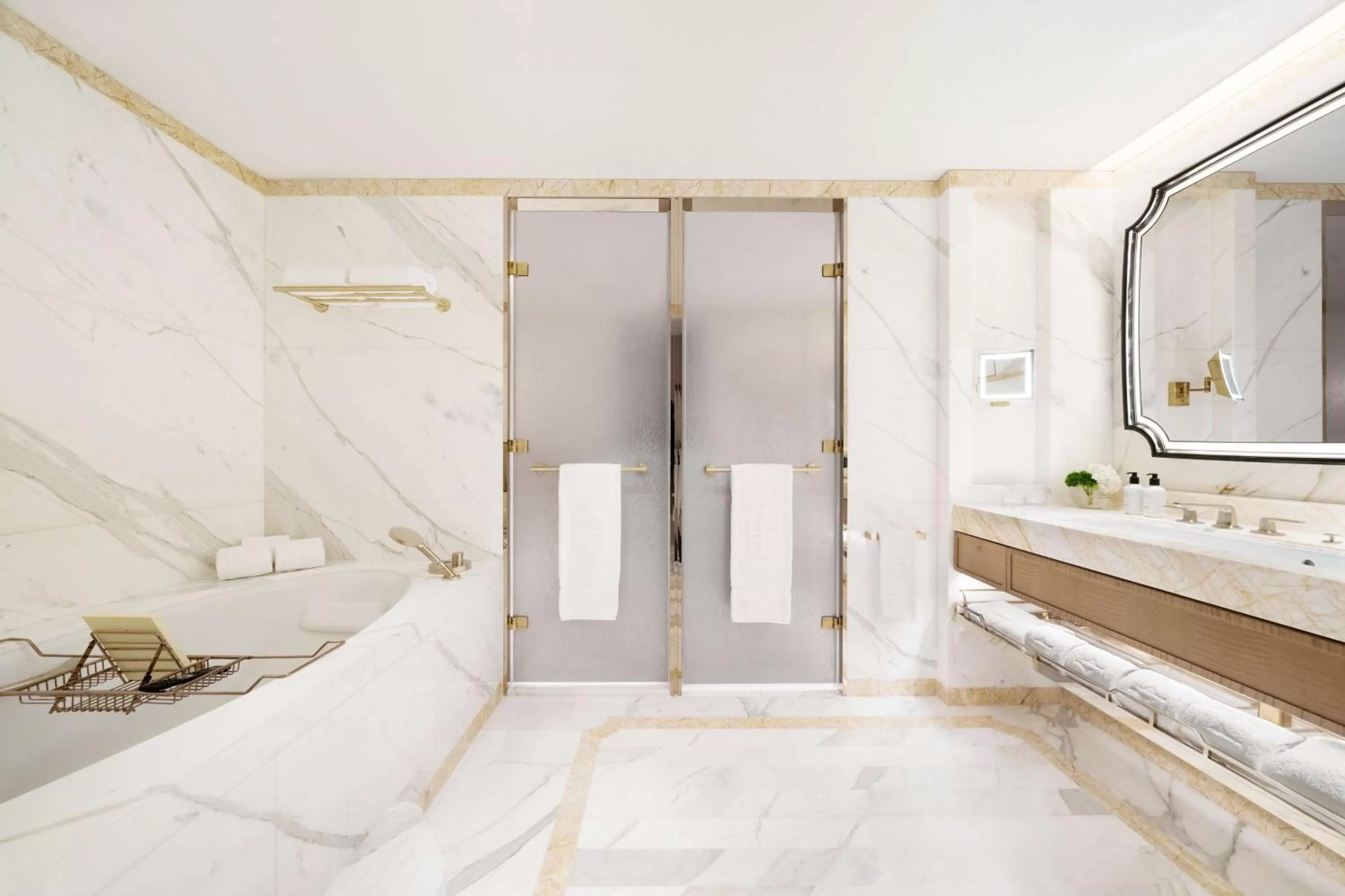 Toilet, Bed in Island Shangri-La, Hong Kong