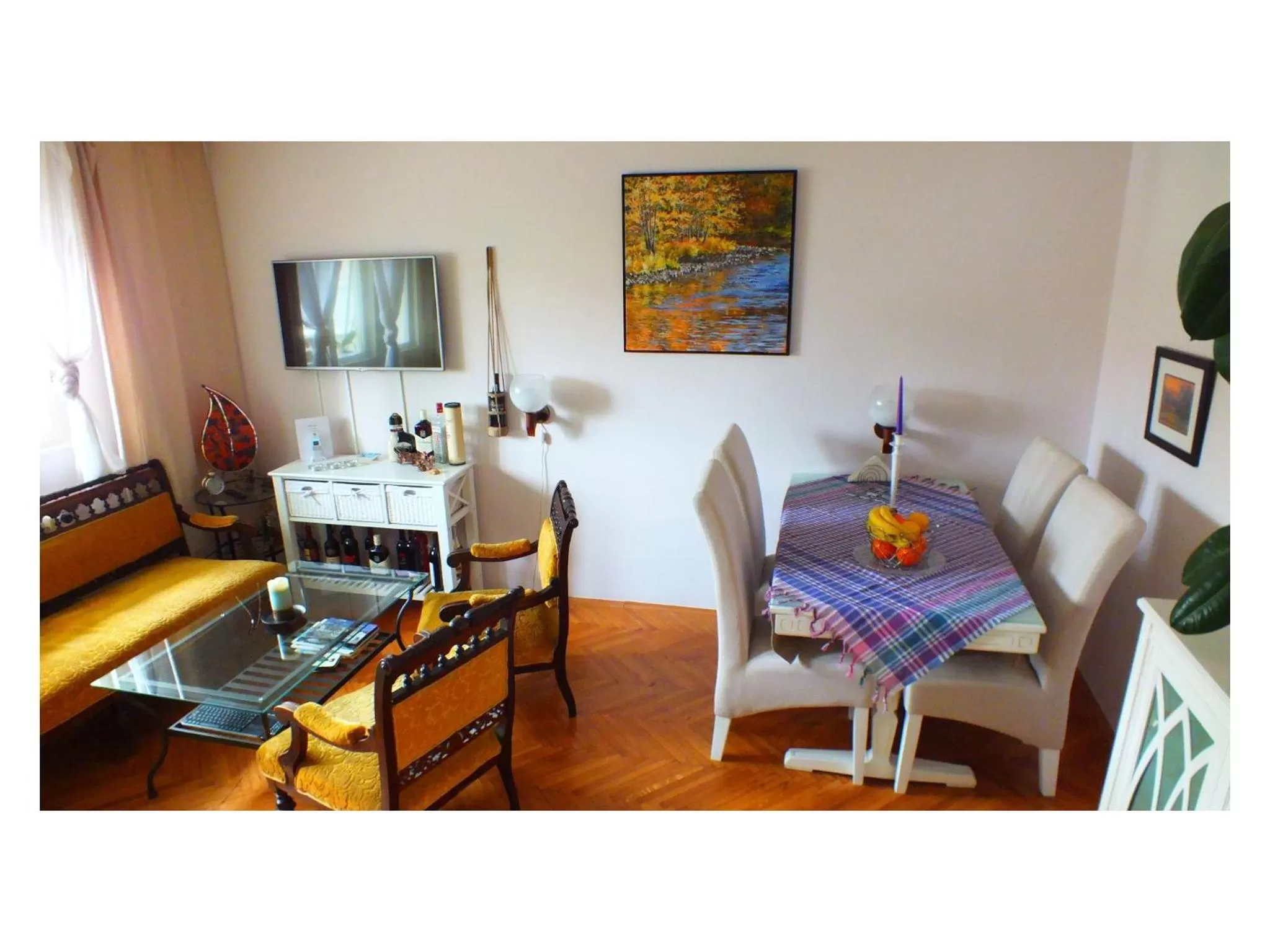 Communal lounge/ TV room, Dining Area in B&B Girasole