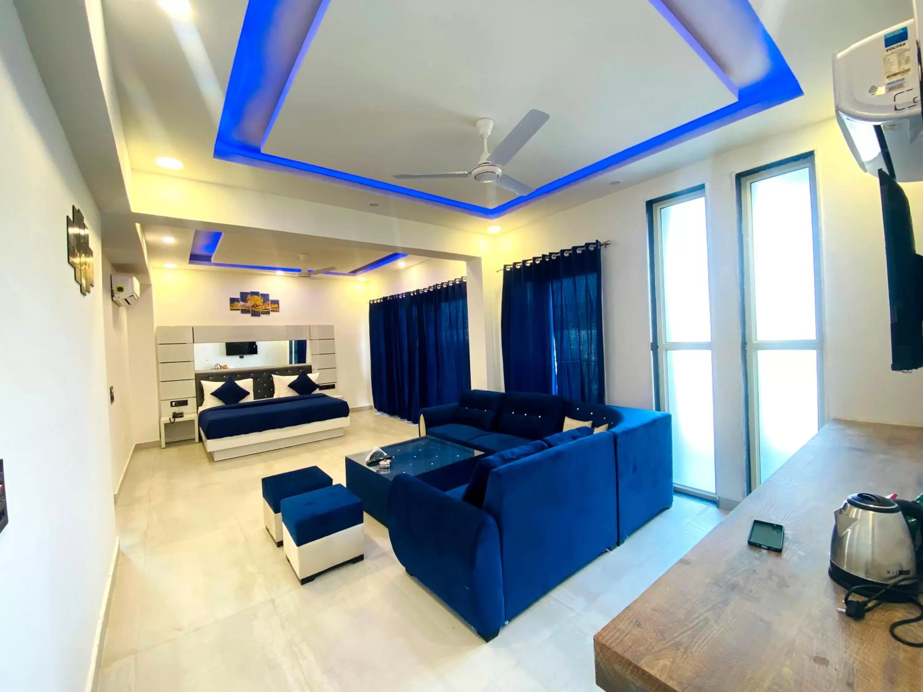 Seating Area in The Metro Stay By F9 Hotels-Near Sector 18 Metro Station Noida