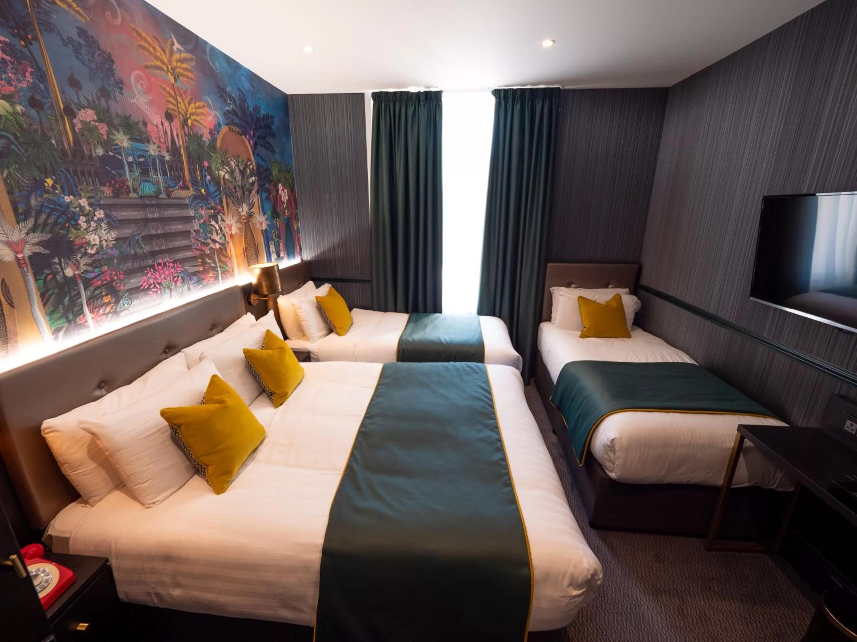 Bed in Hyde Park Green