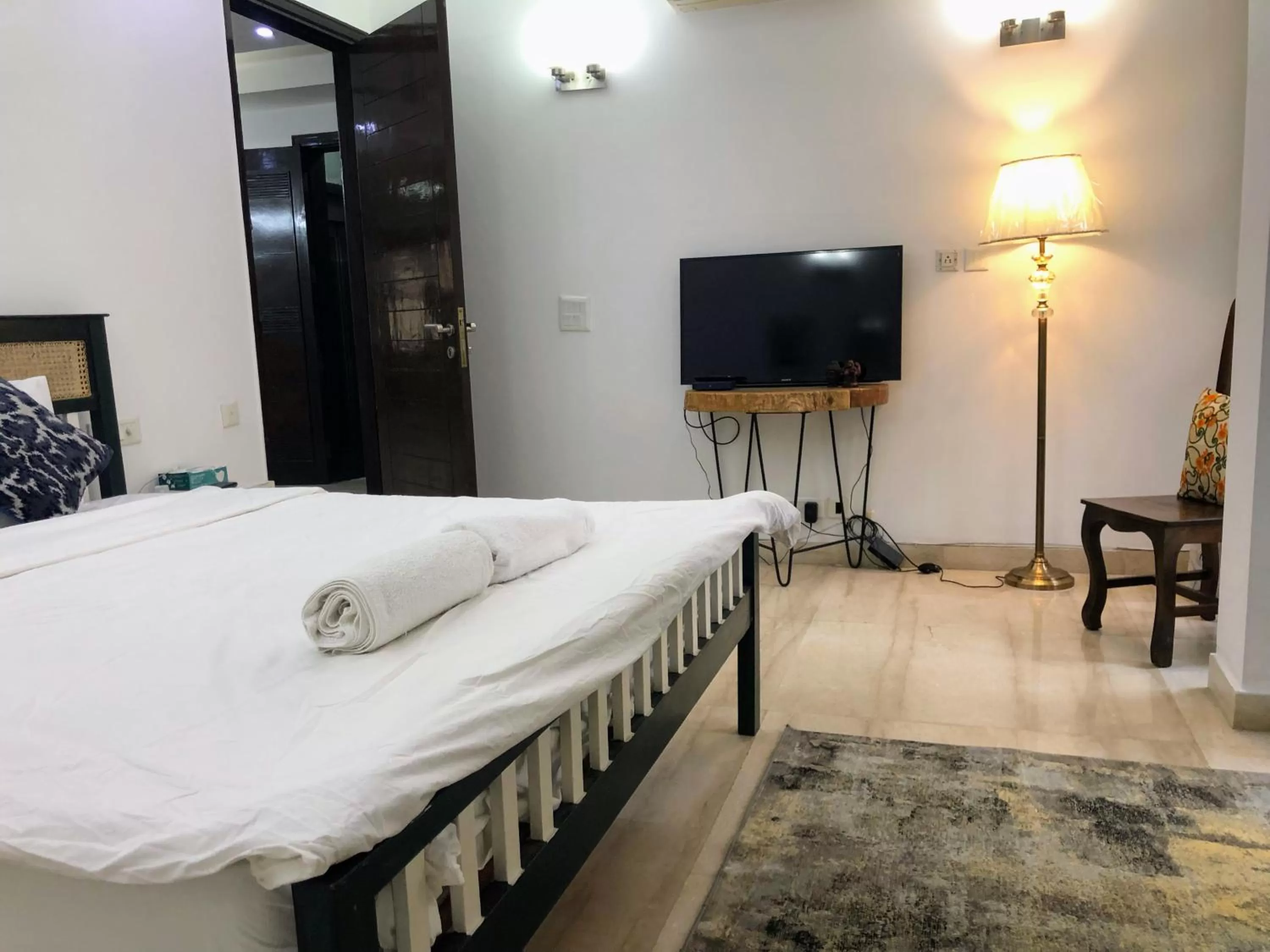 Photo of the whole room, Bed in Avatar Living @Safdarjung Enclave