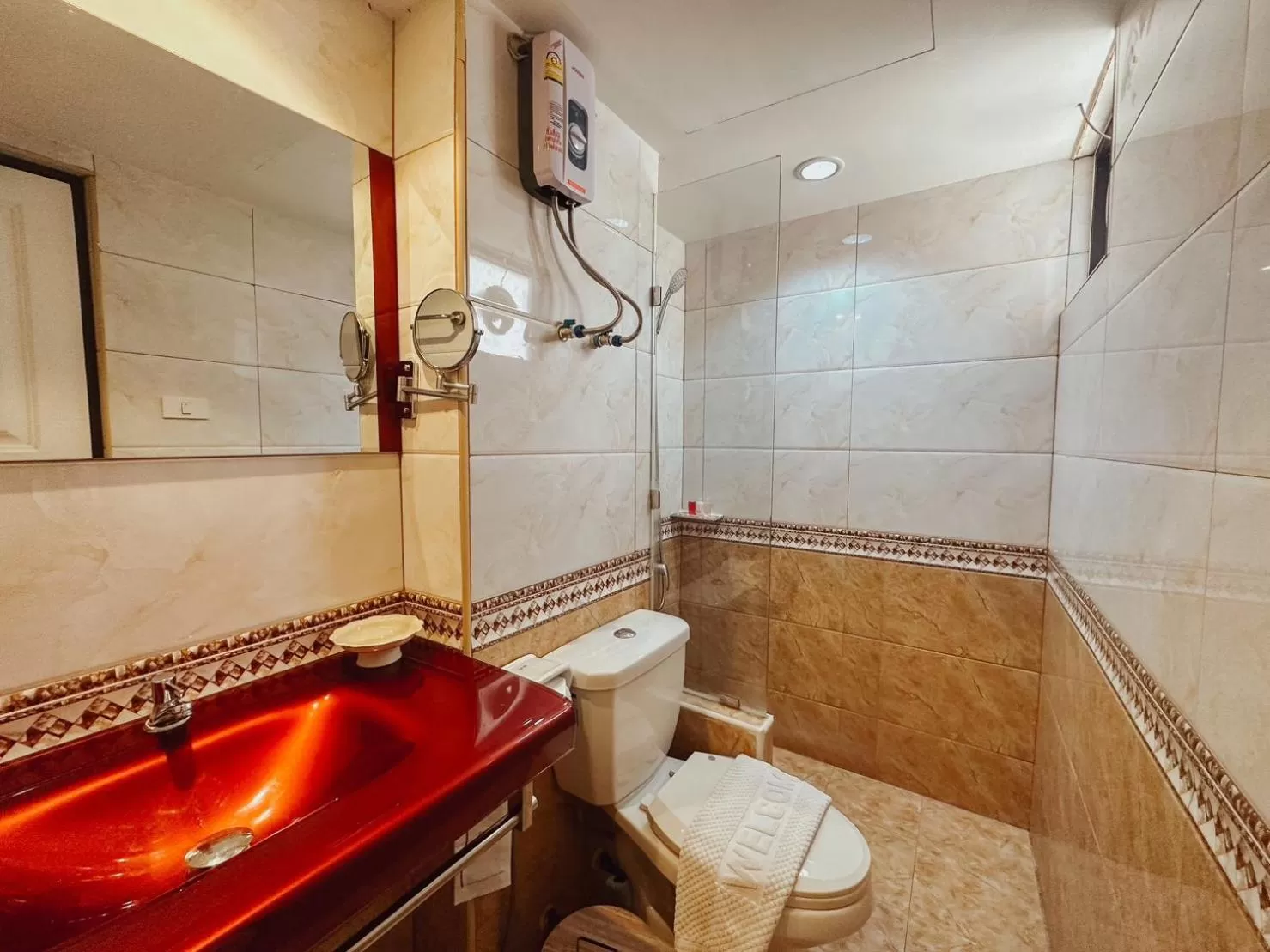 Shower in Hotel De Khuvieng