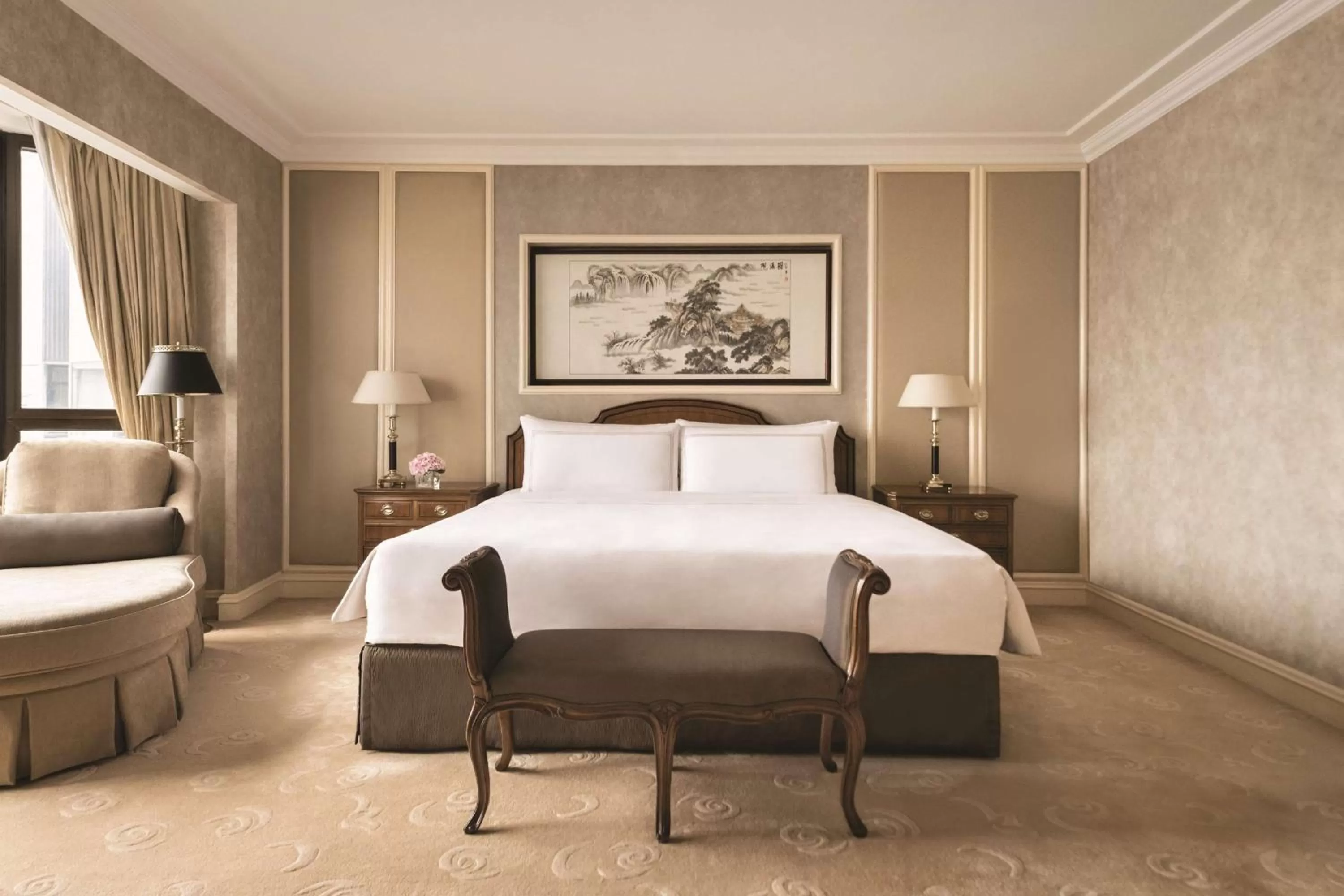 Photo of the whole room, Bed in Shangri-La Shenzhen