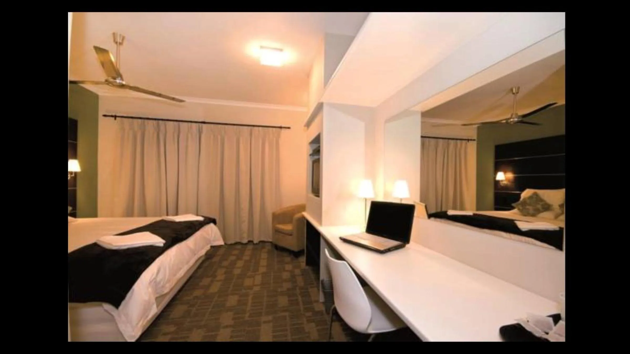 Photo of the whole room, Bed in The Hub Urban Hotel